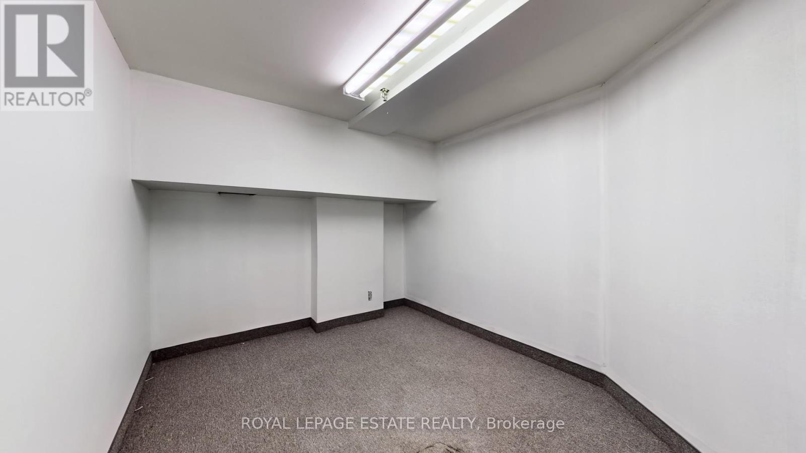 B101 - 2558 Danforth Avenue Property Photo 19