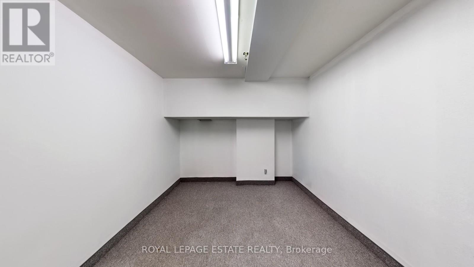 B101 - 2558 Danforth Avenue Property Photo 20