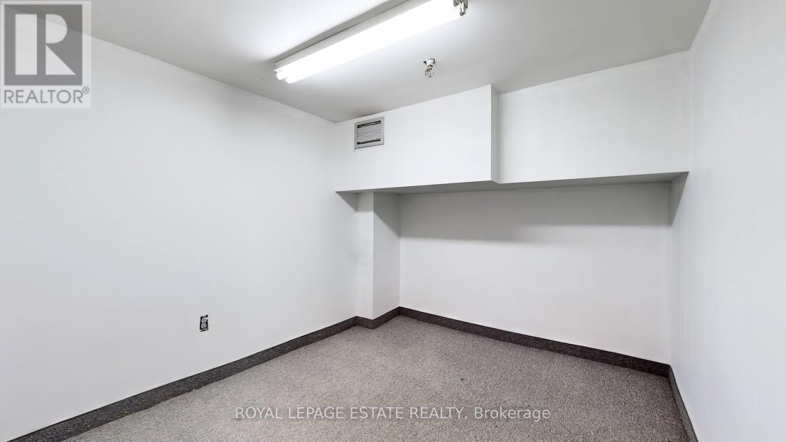 B101 - 2558 Danforth Avenue Property Photo 21