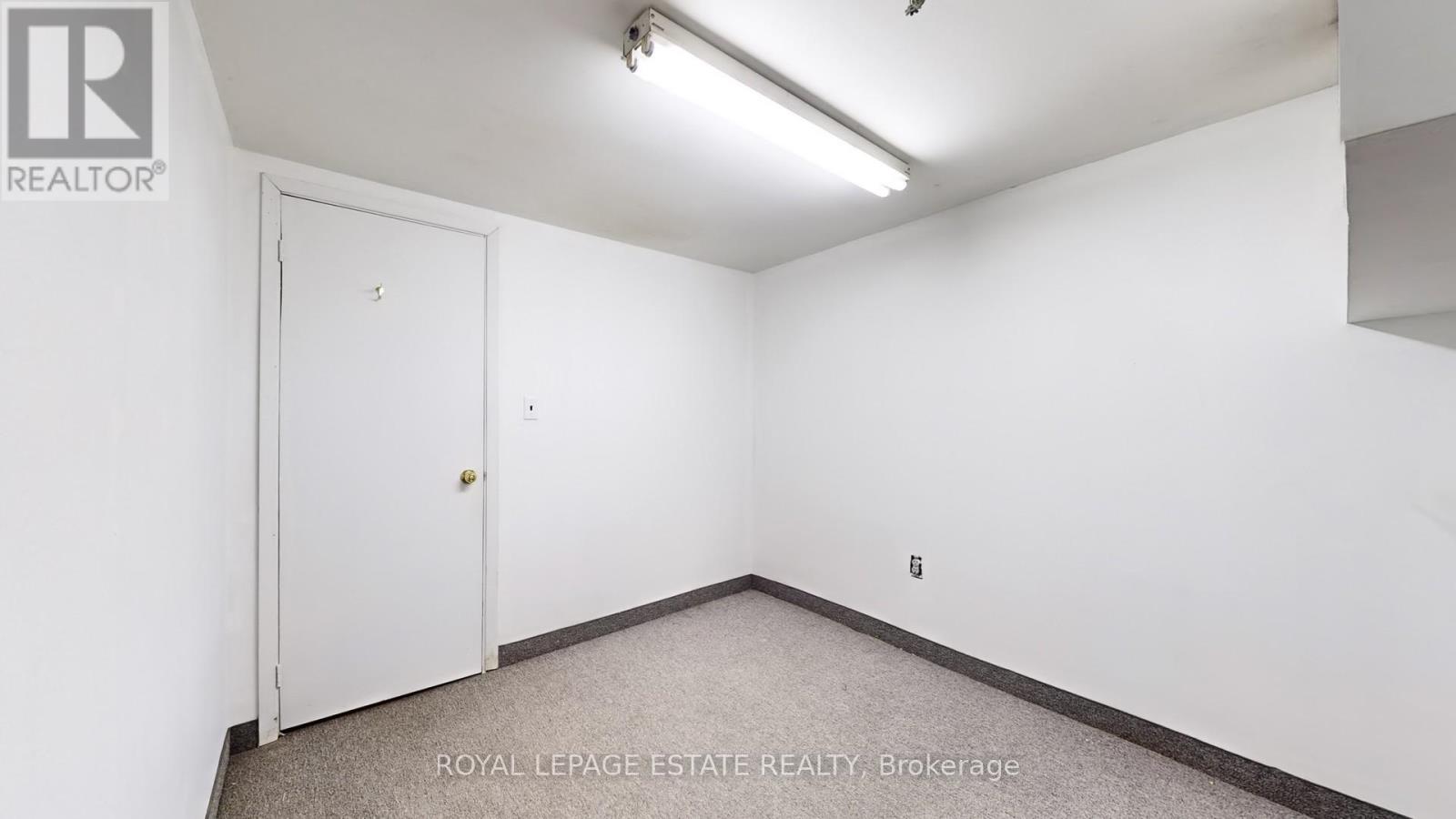B101 - 2558 Danforth Avenue Property Photo 23