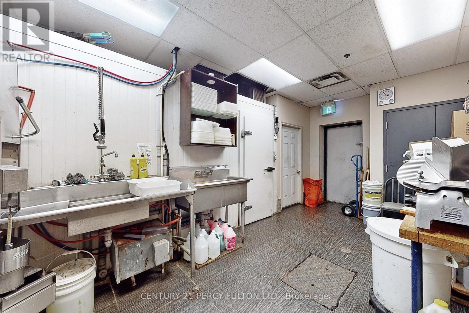 3483 Kingston Road Property Photo 16