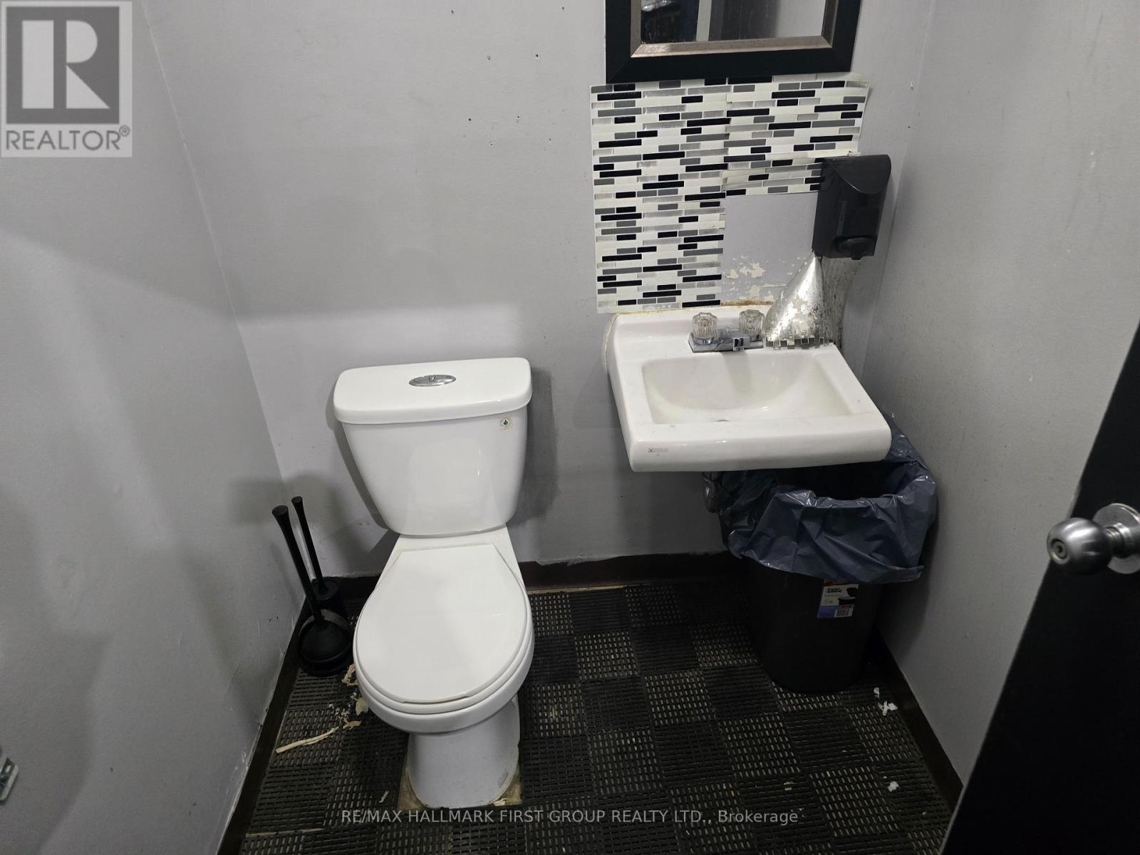 12 - 1420 Bayly Street Property Photo 6
