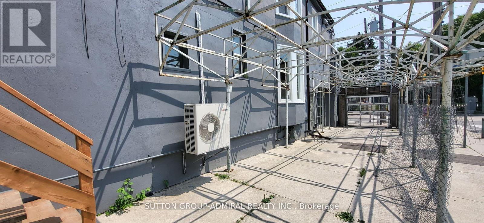 1930 Queen Street E Property Photo 35