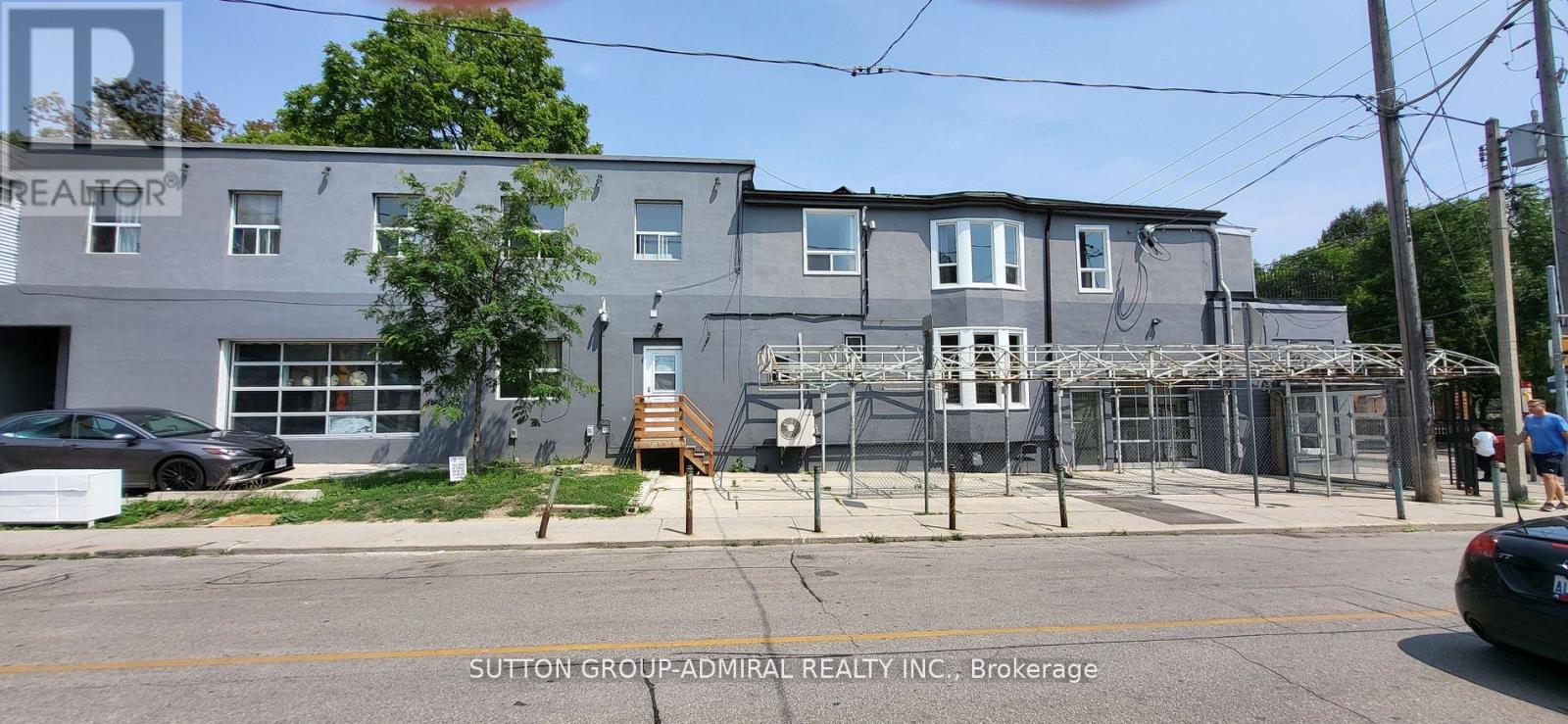 1930 Queen Street E Property Photo 37