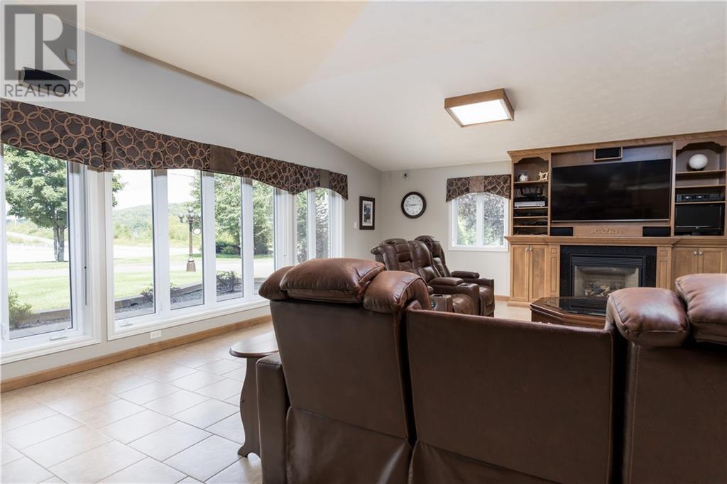 599 West River Road Property Photo 18