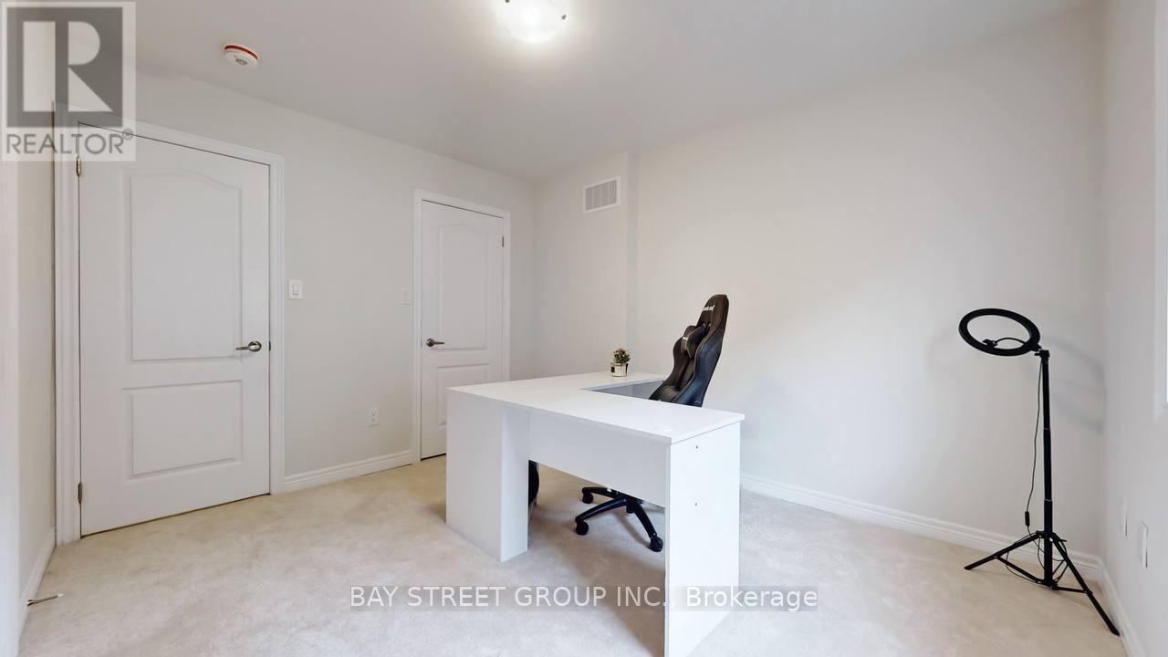 4 Waterleaf Road Property Photo 23