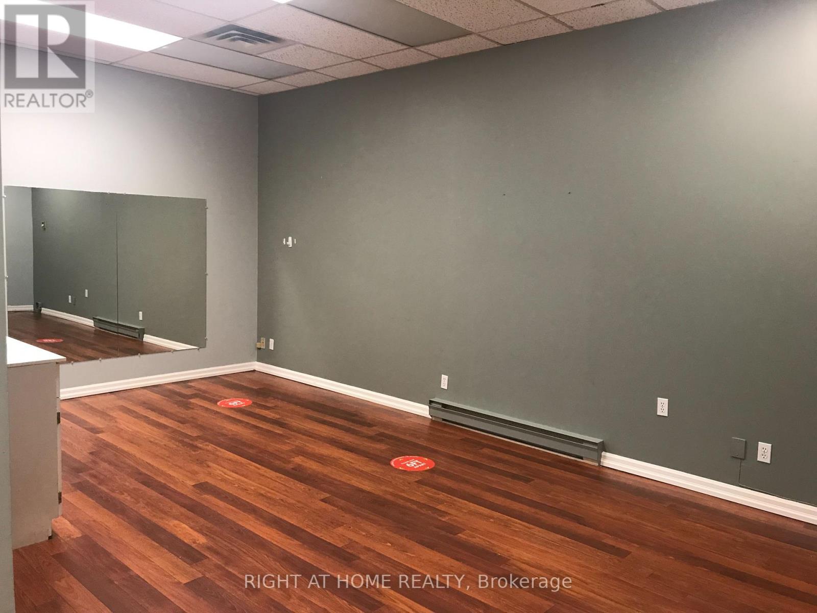 205 - 10168 Yonge Street Property Photo 7