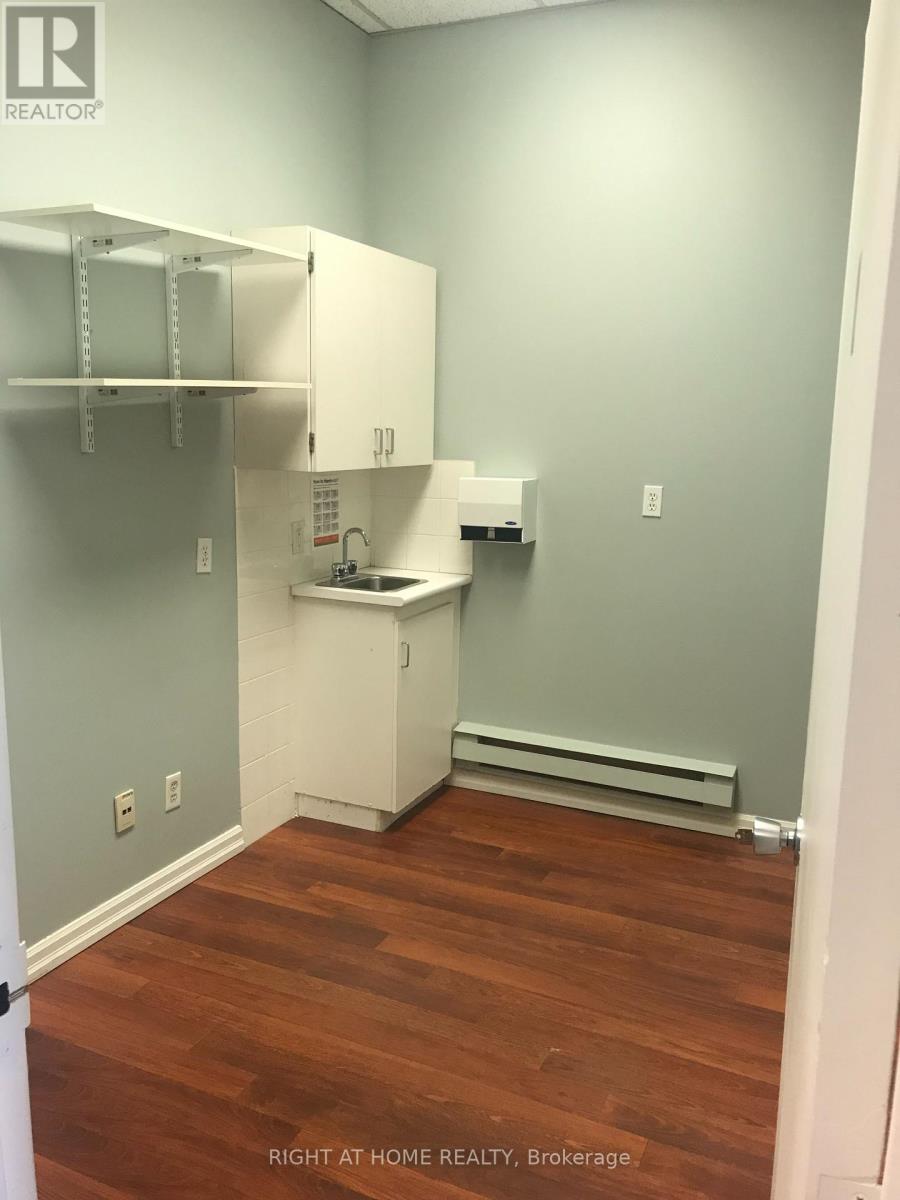 205 - 10168 Yonge Street Property Photo 11