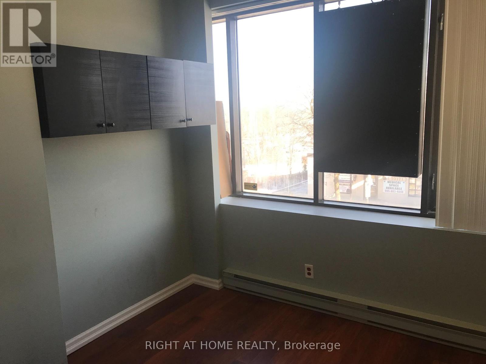 205 - 10168 Yonge Street Property Photo 13