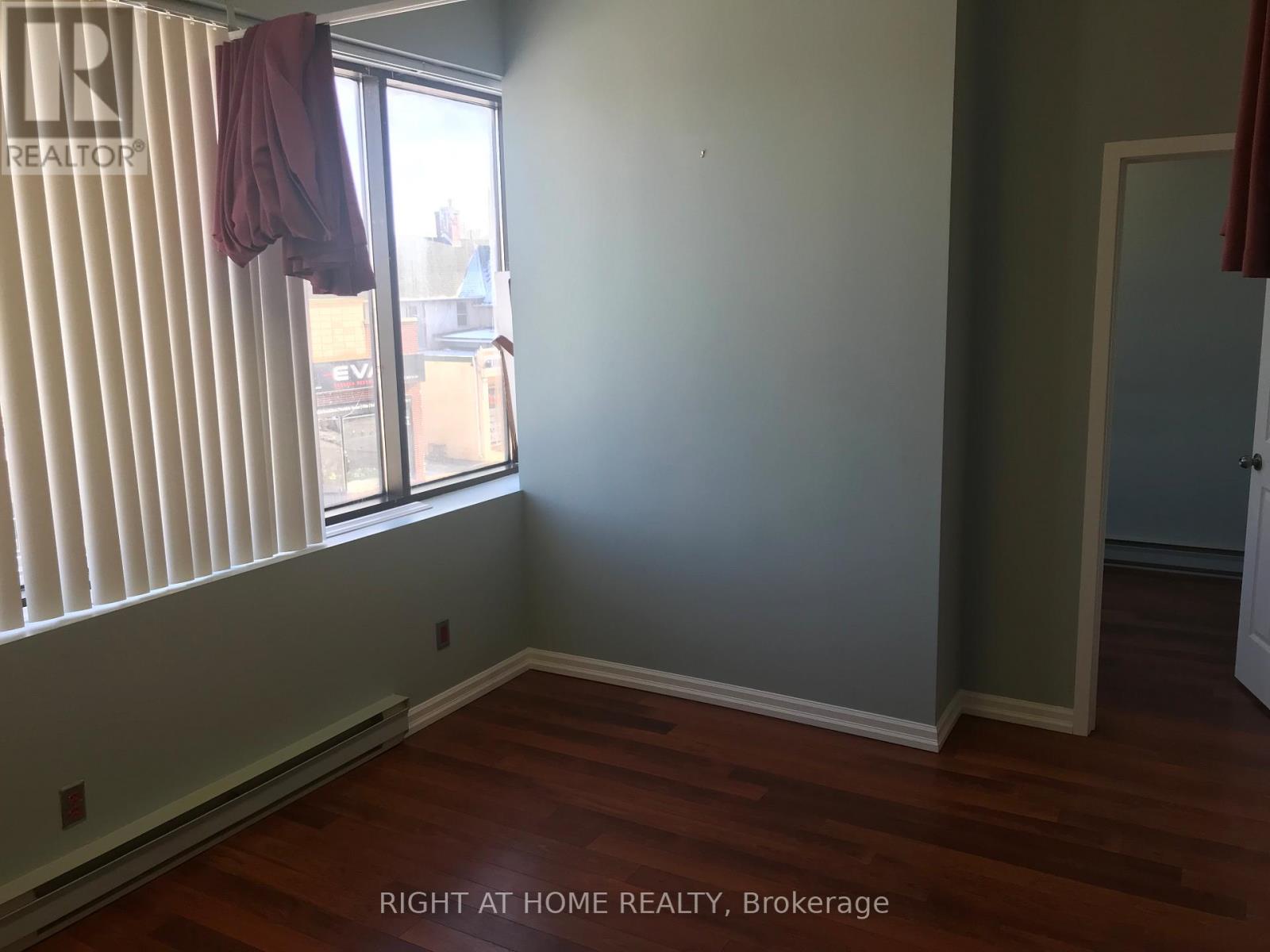 205 - 10168 Yonge Street Property Photo 15