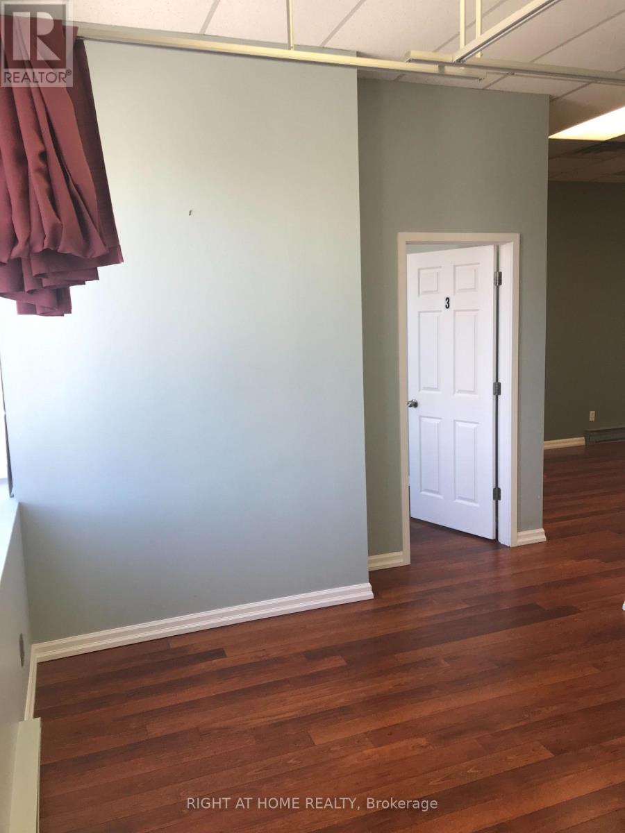 205 - 10168 Yonge Street Property Photo 16