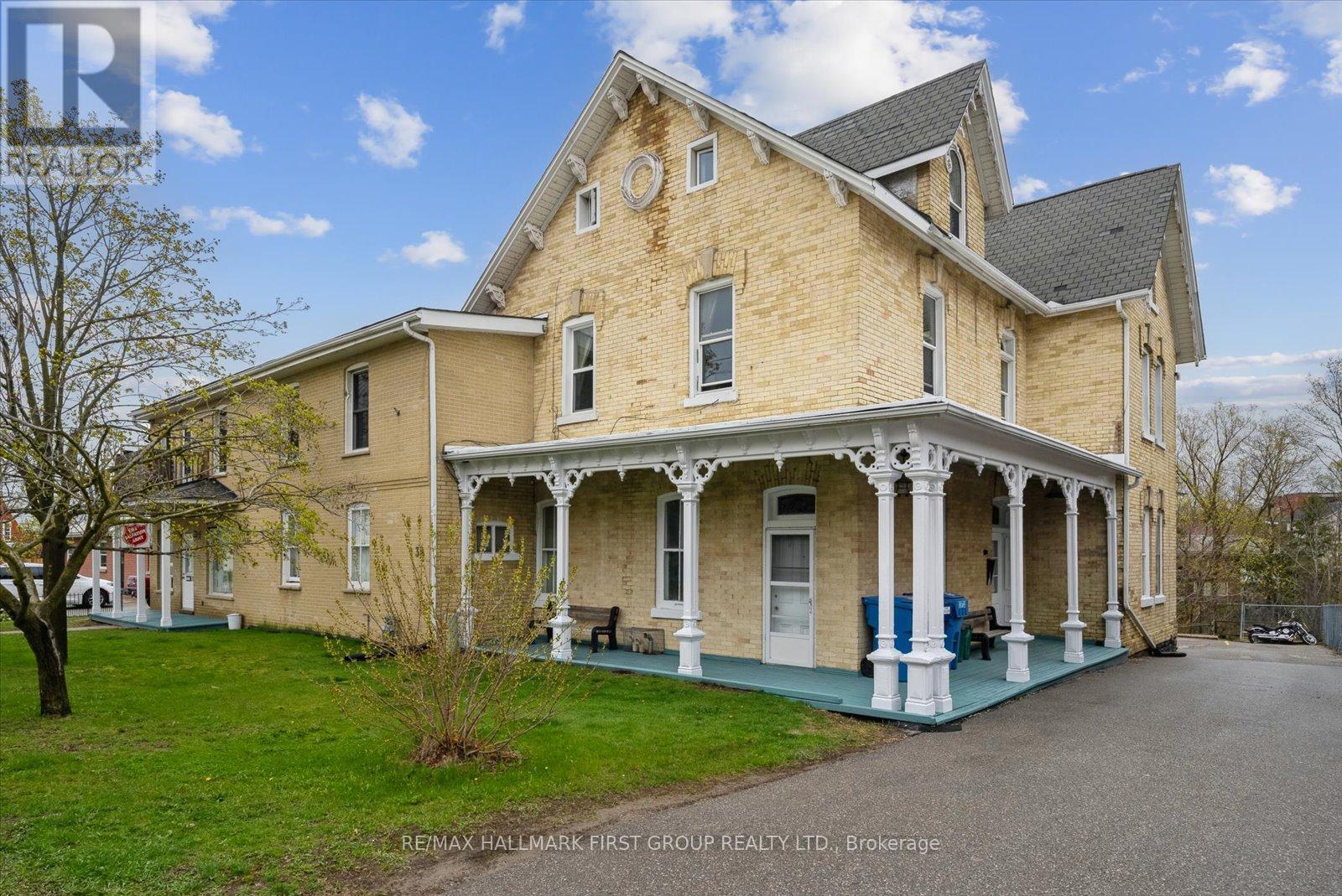 35 Toronto Street N Property Photo 1