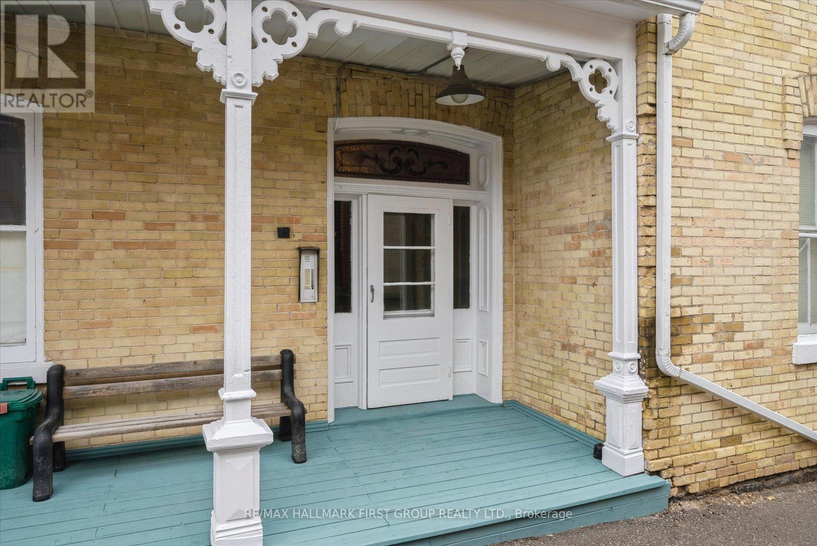 35 Toronto Street N Property Photo 3