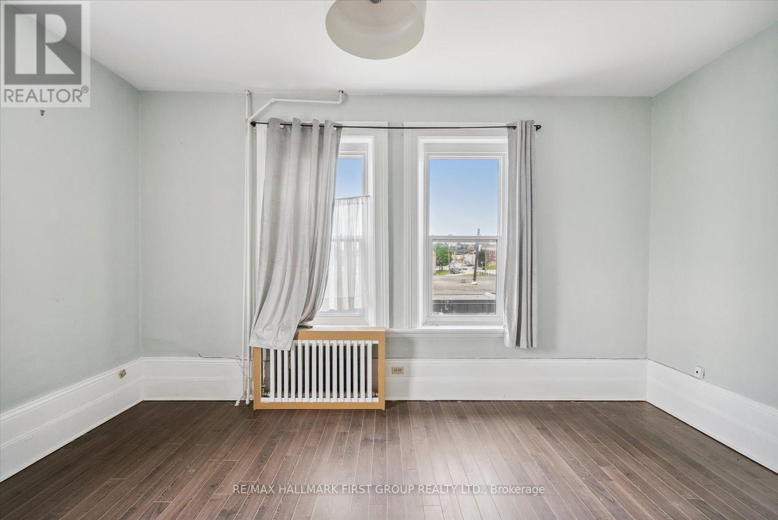 35 Toronto Street N Property Photo 6