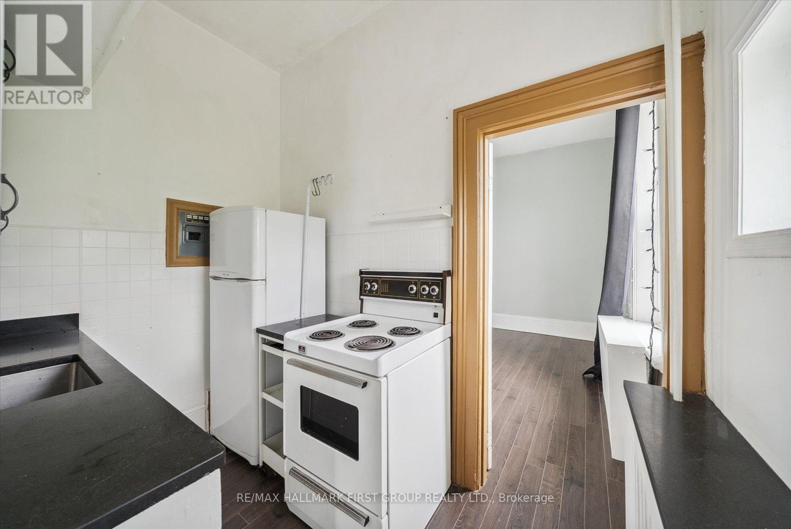 35 Toronto Street N Property Photo 8