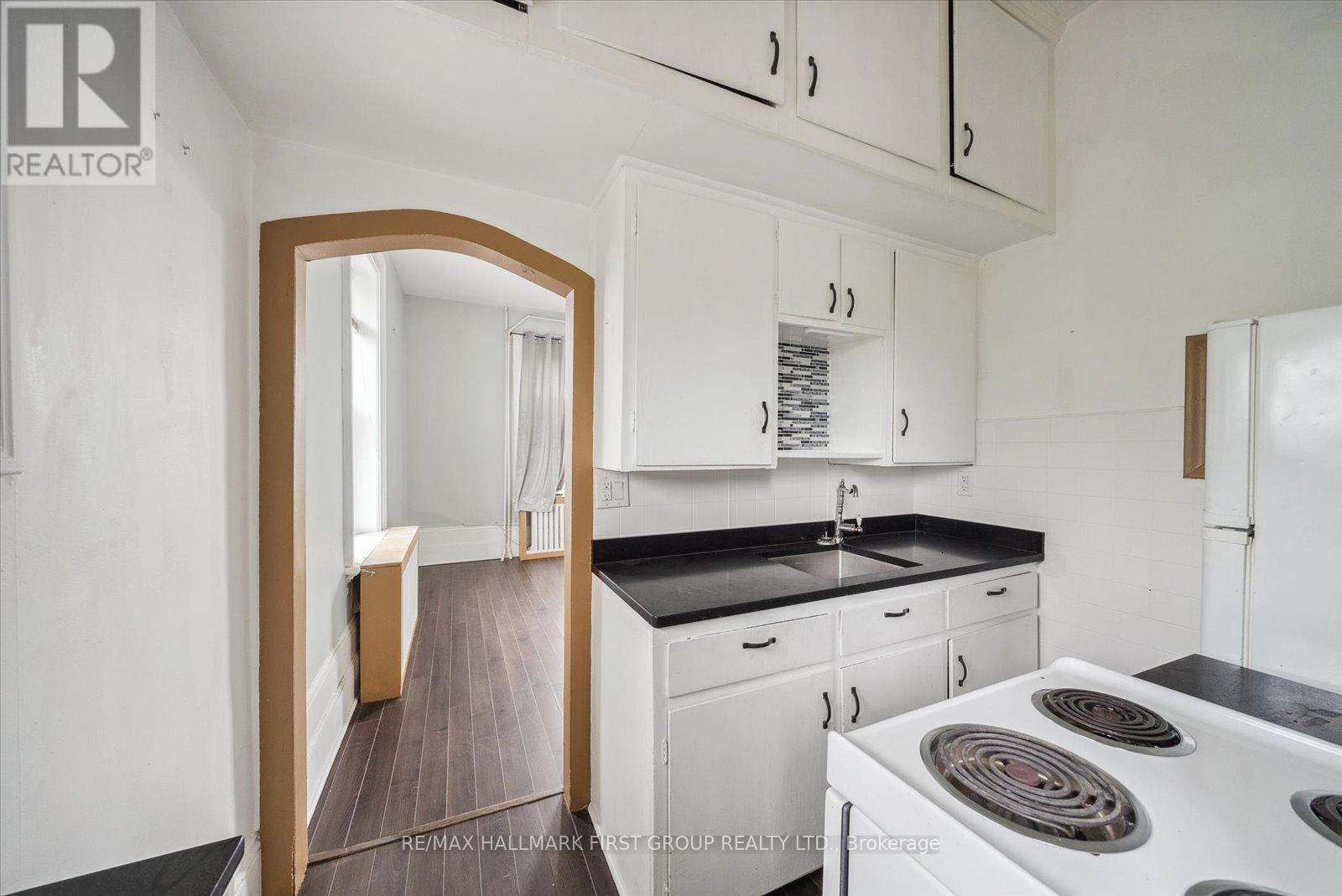 35 Toronto Street N Property Photo 9