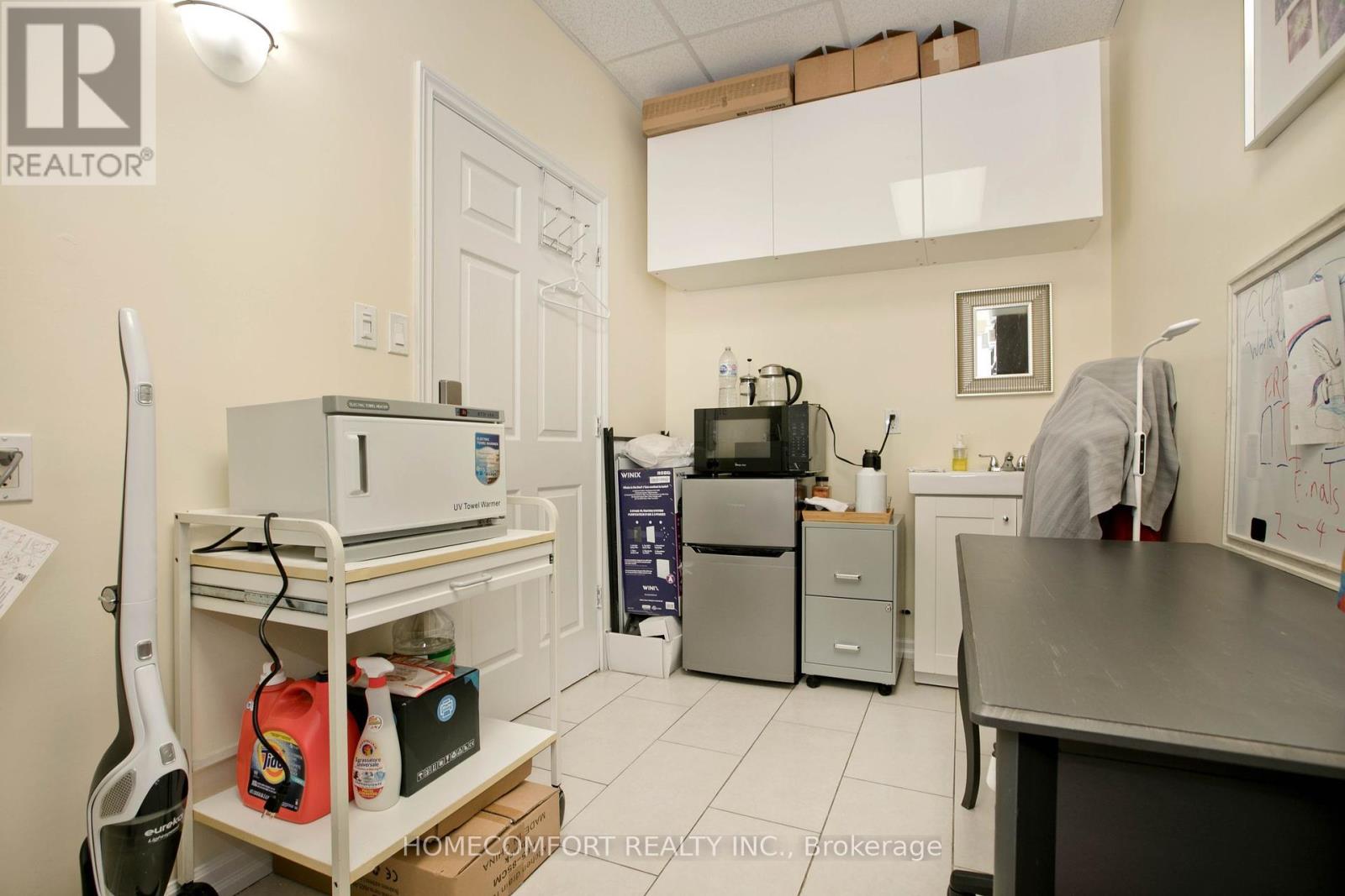 106107b - 372 Highway 7 E Property Photo 10