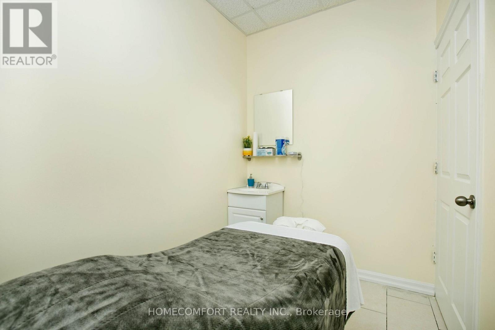106107b - 372 Highway 7 E Property Photo 14