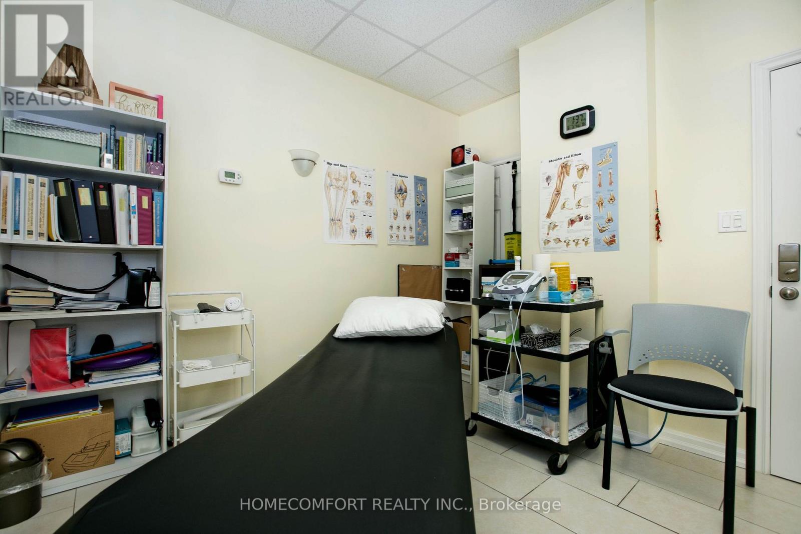 106107b - 372 Highway 7 E Property Photo 17
