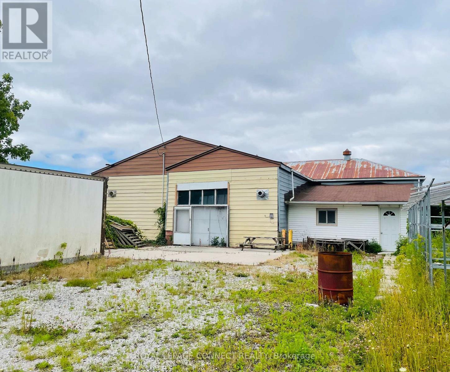 19470 Dufferin Street Property Photo 9