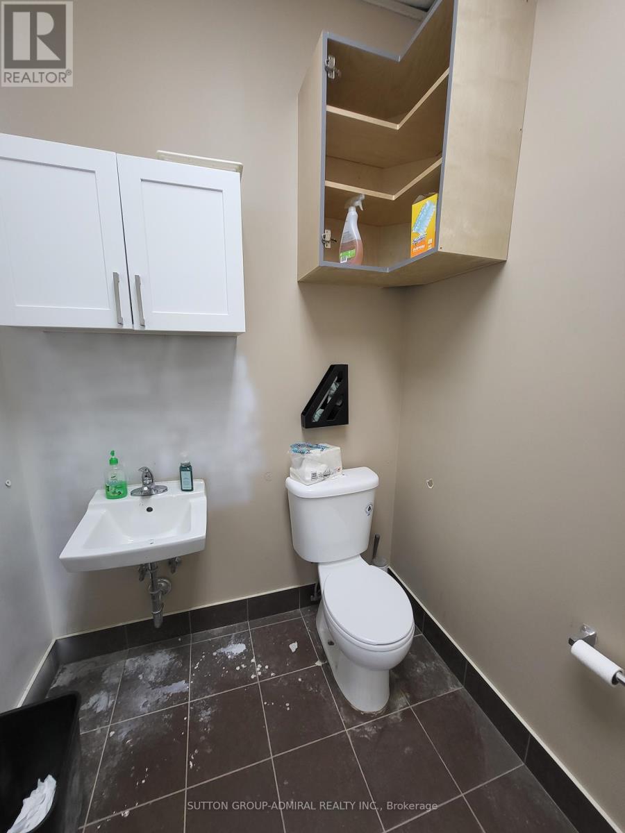 A8 - 4220 Steeles Avenue W Property Photo 7