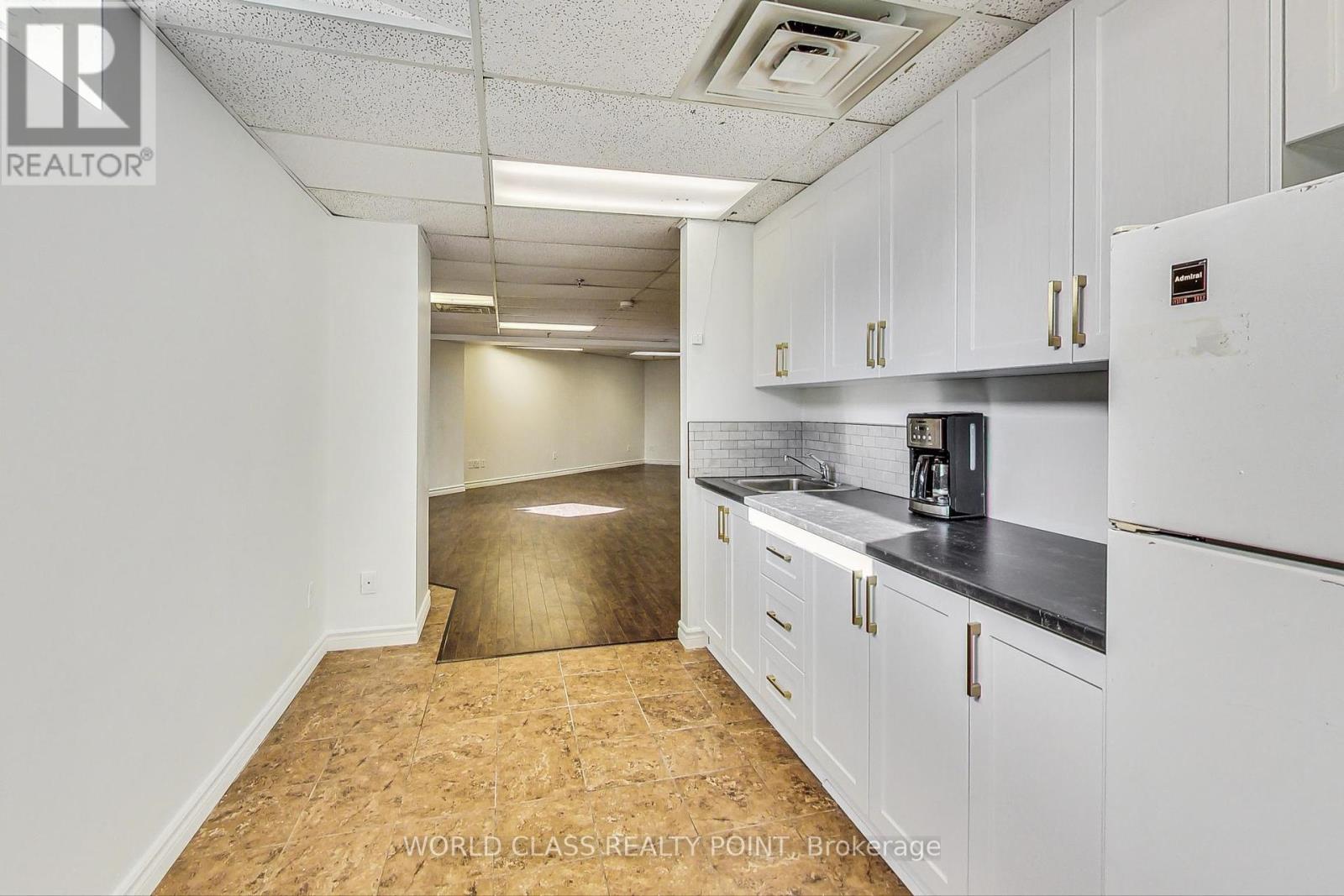 21 -117 Ringwood Drive Property Photo 18