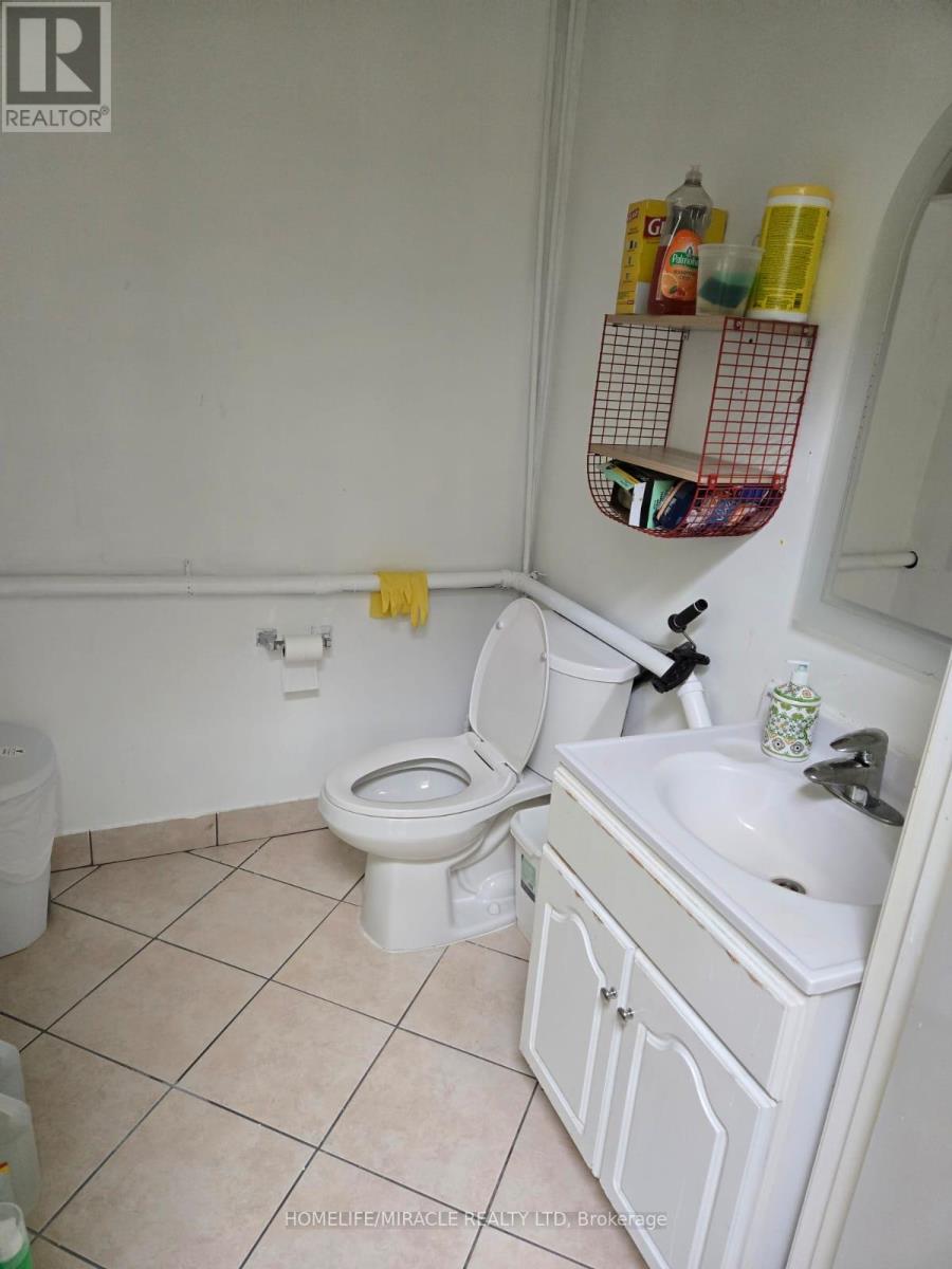 #16 - 9688 Leslie Street Property Photo 20