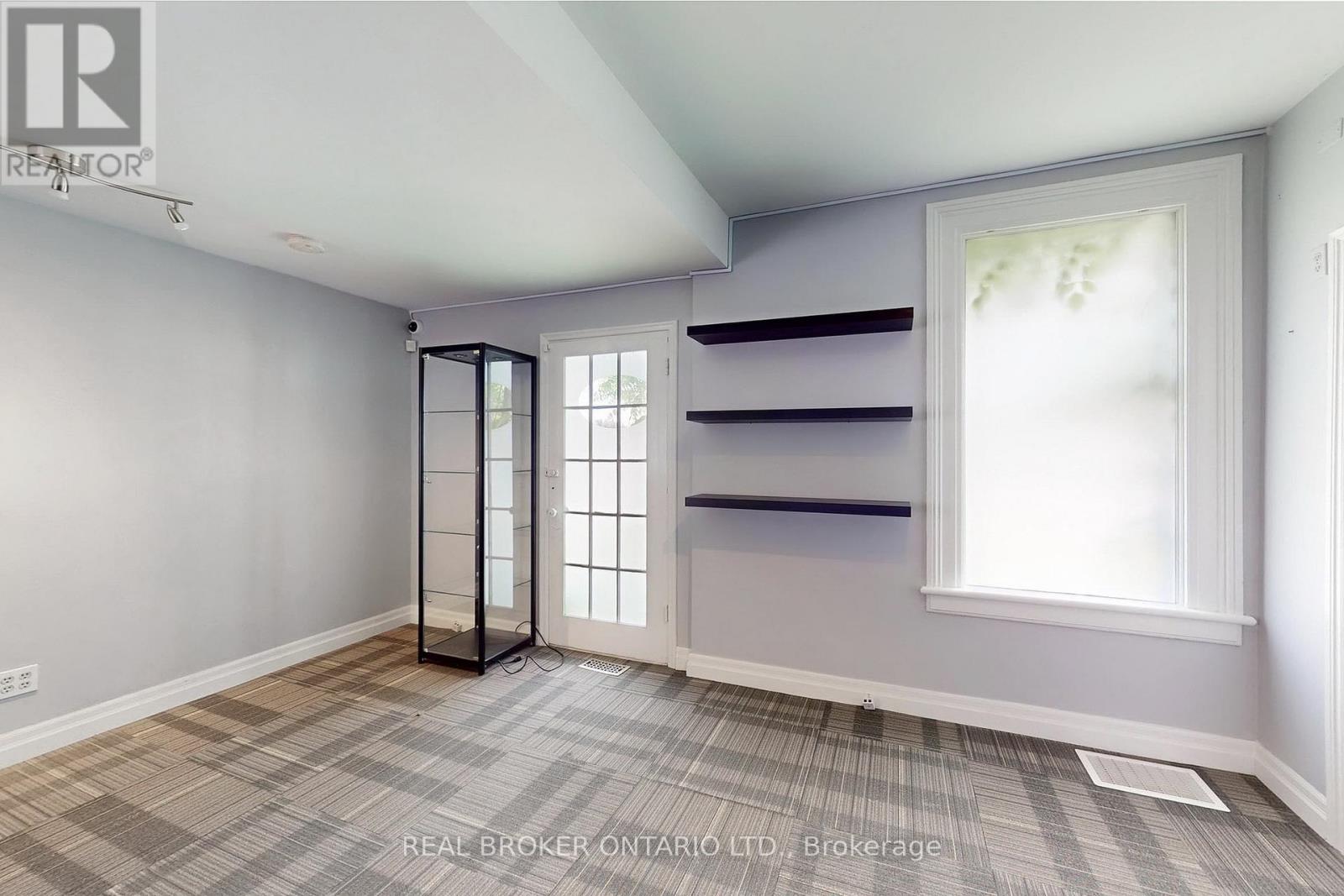 1 - 24 Toronto Street N Property Photo 8