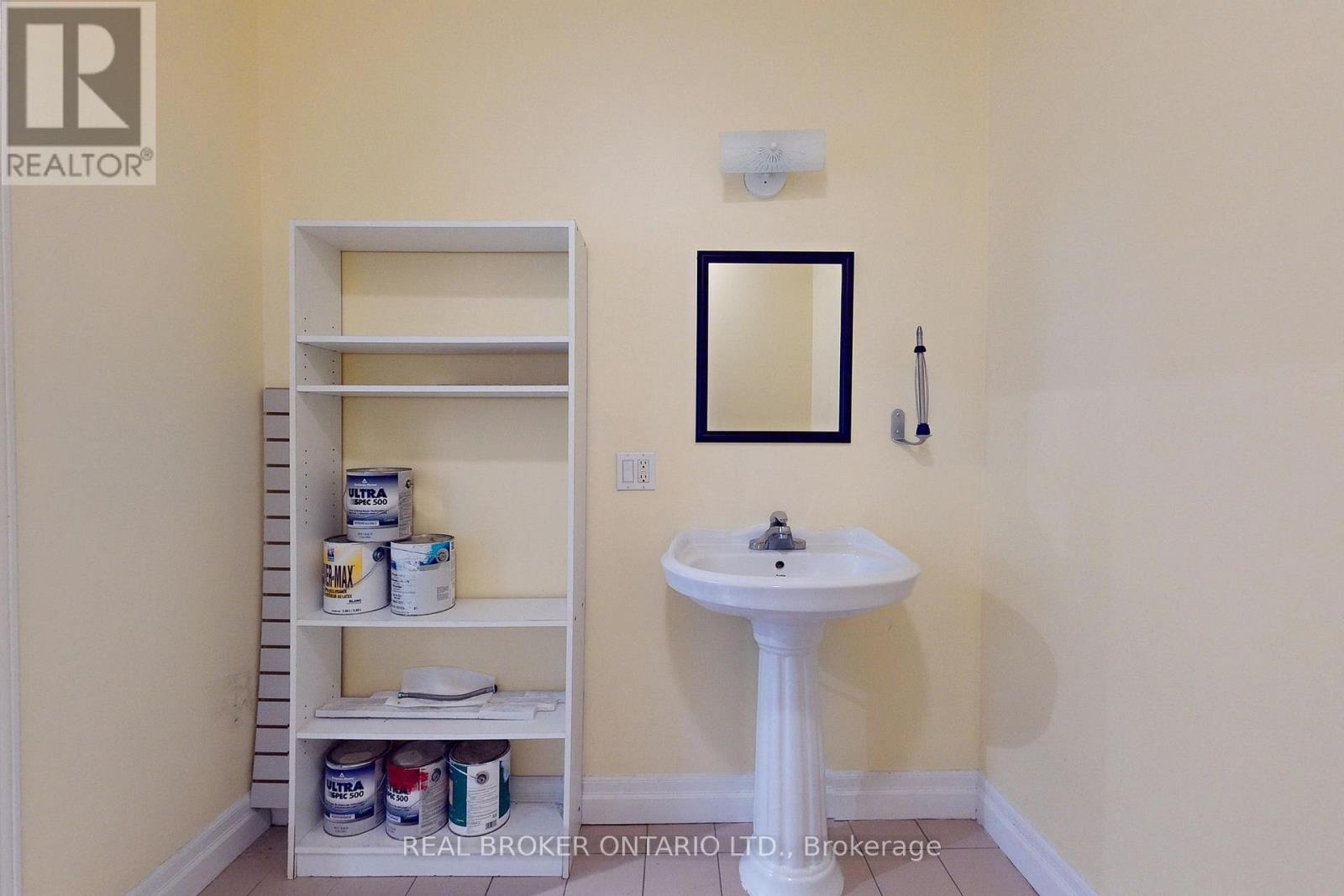 1 - 24 Toronto Street N Property Photo 23