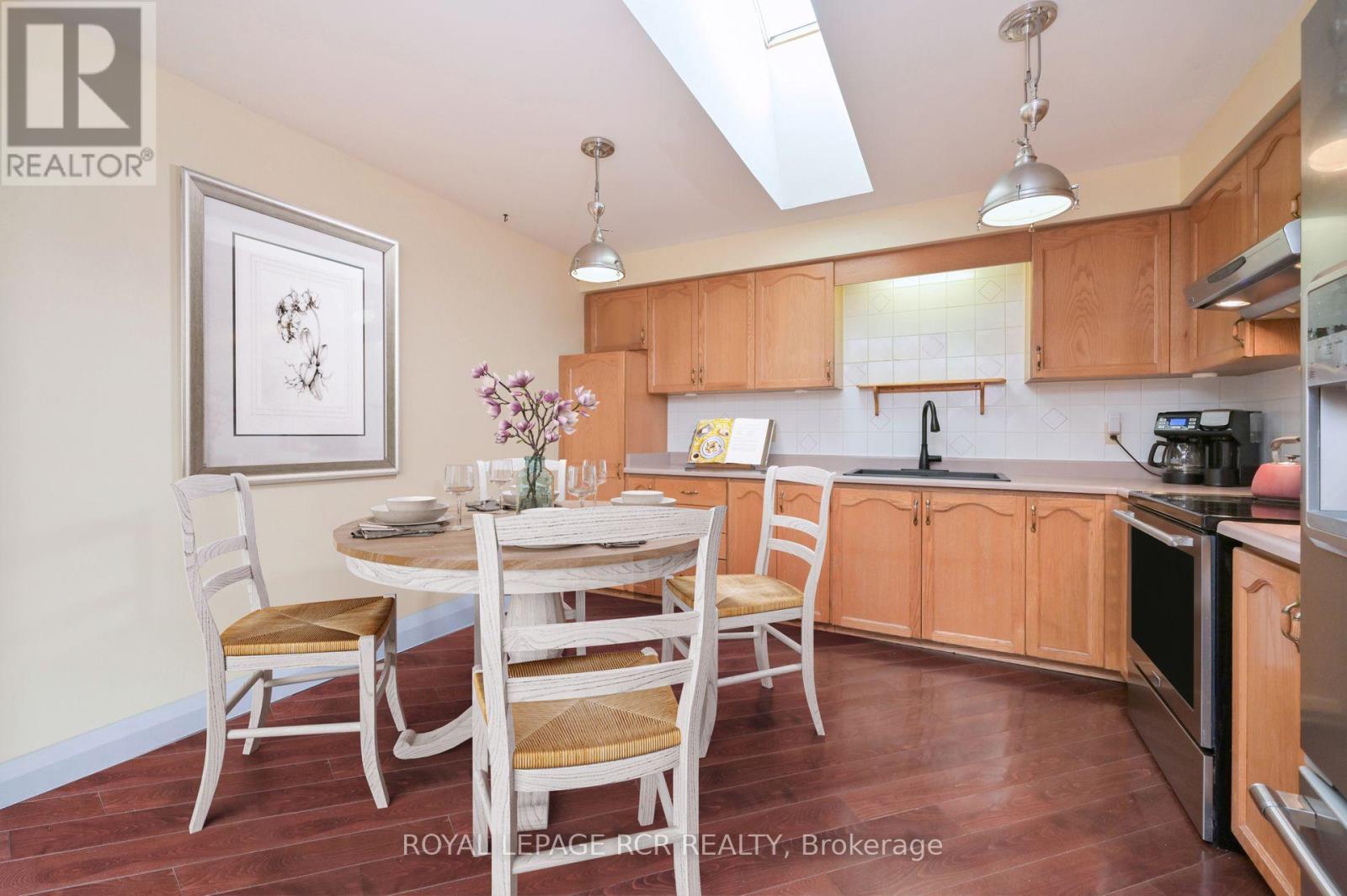 14 Albert Street E Property Photo 3