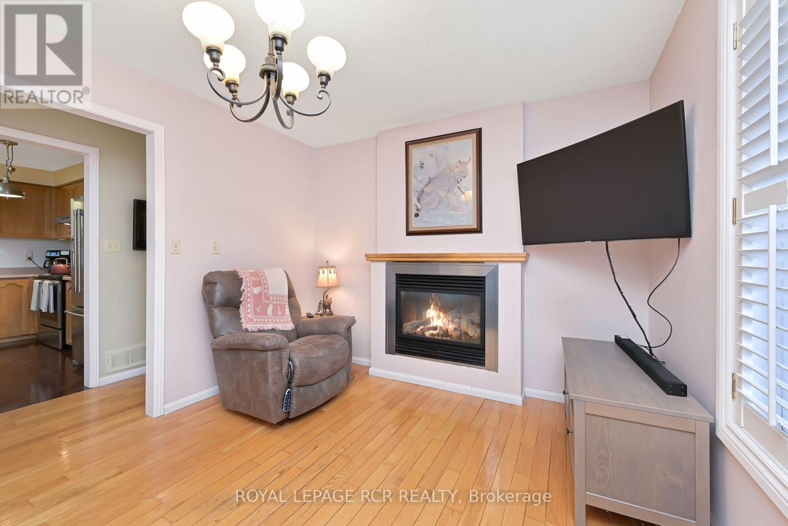 14 Albert Street E Property Photo 5