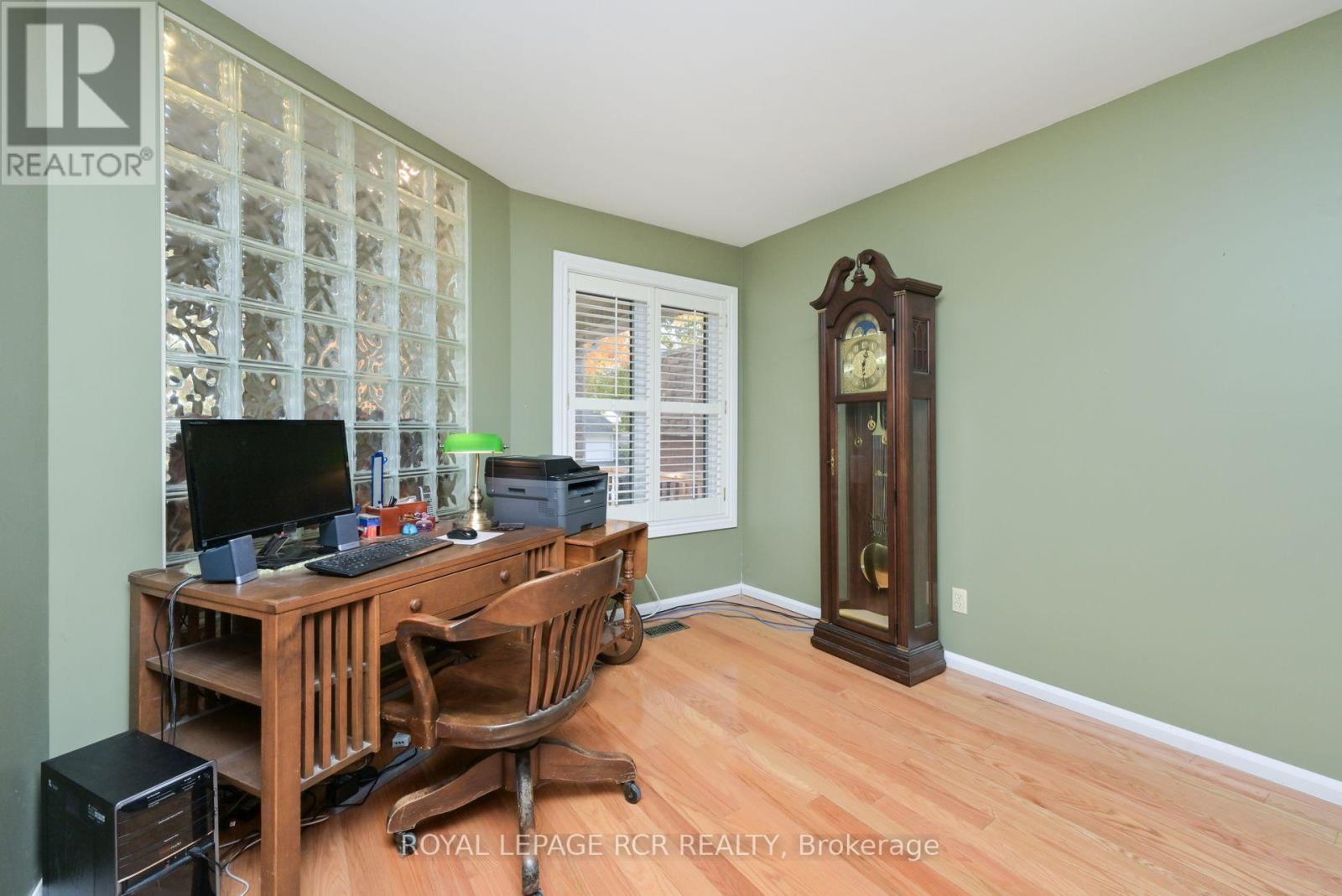 14 Albert Street E Property Photo 15