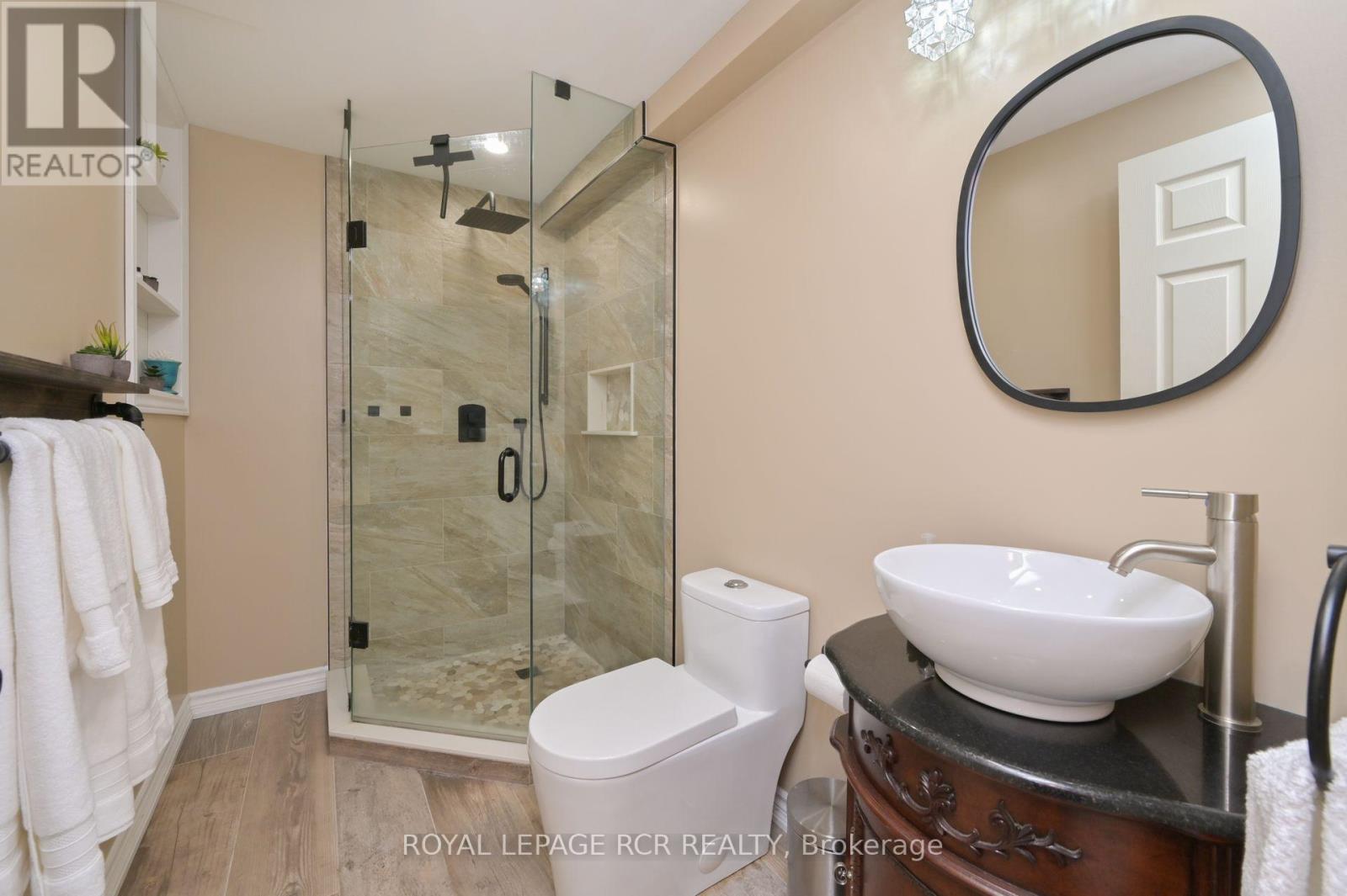 14 Albert Street E Property Photo 18
