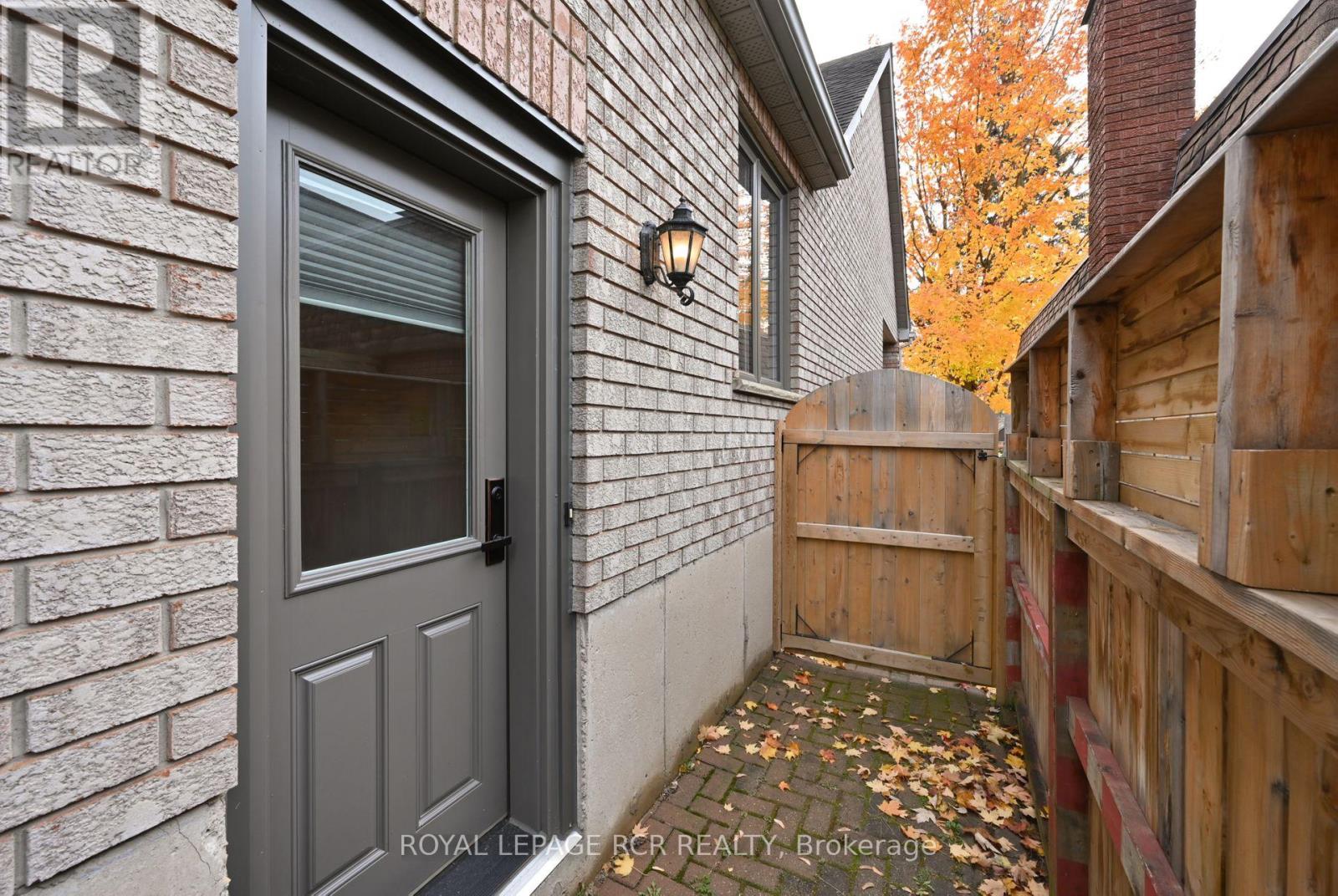 14 Albert Street E Property Photo 22