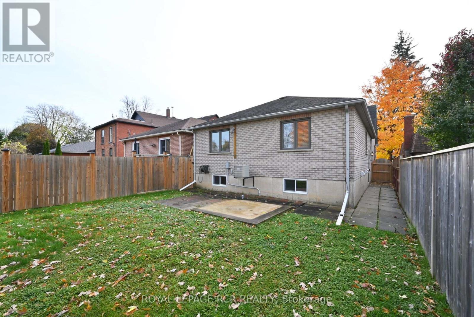 14 Albert Street E Property Photo 23