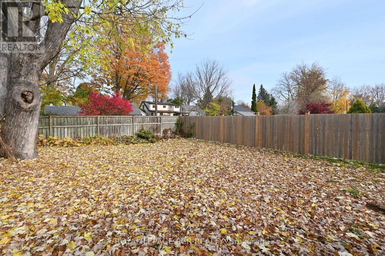 14 Albert Street E Property Photo 26