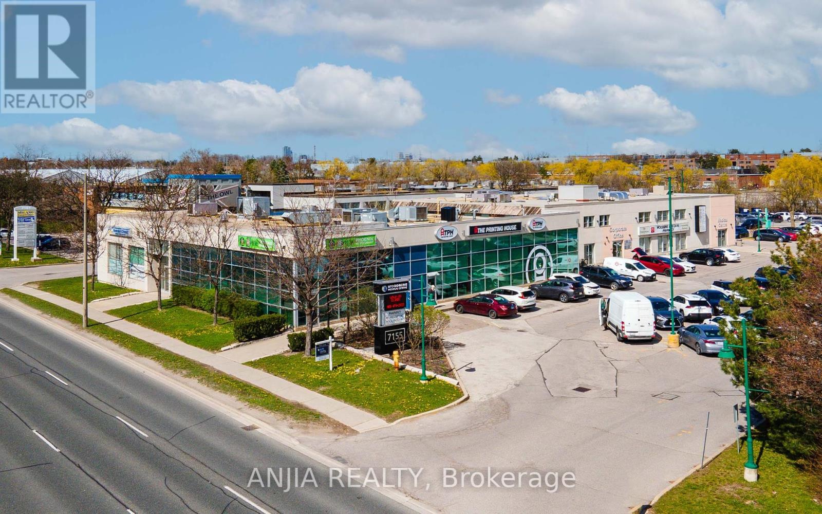 109 - 7155 Woodbine Avenue Property Photo 6