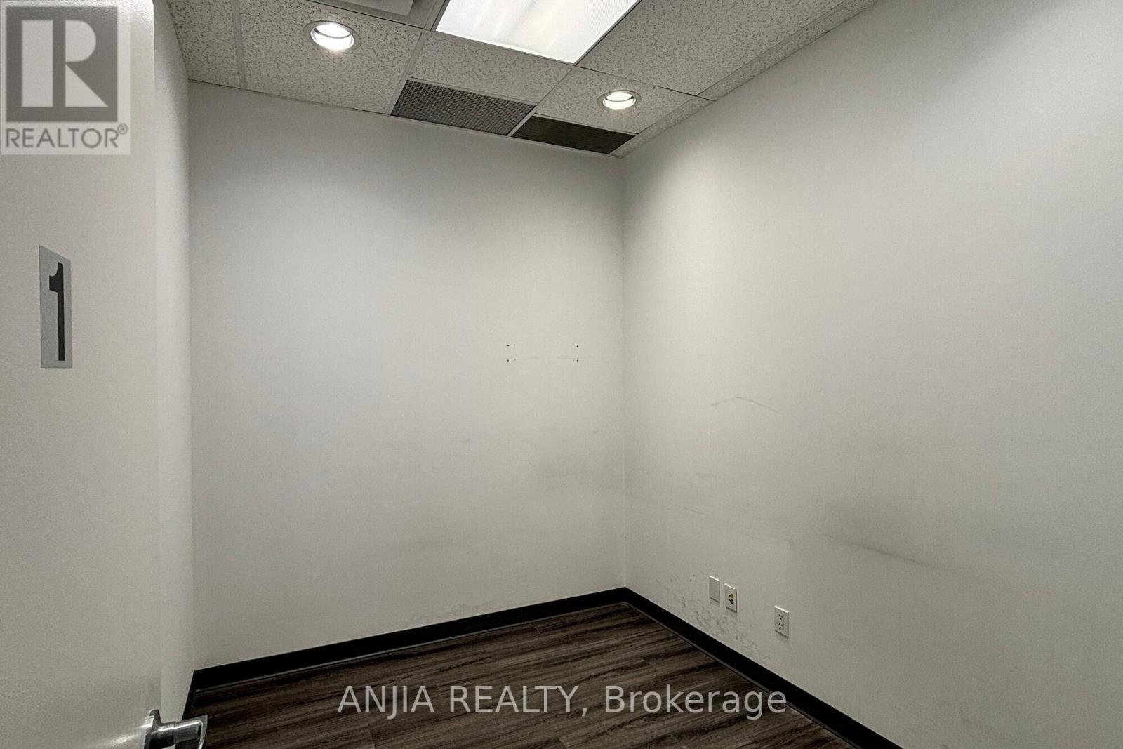 109 - 7155 Woodbine Avenue Property Photo 11