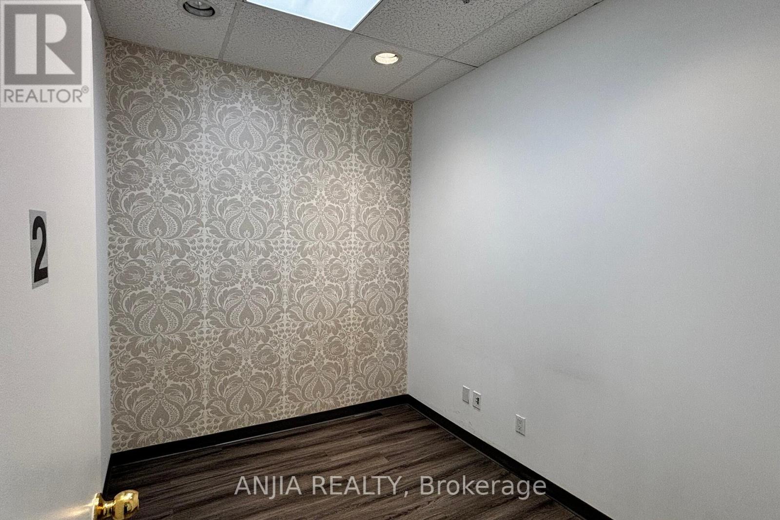 109 - 7155 Woodbine Avenue Property Photo 12
