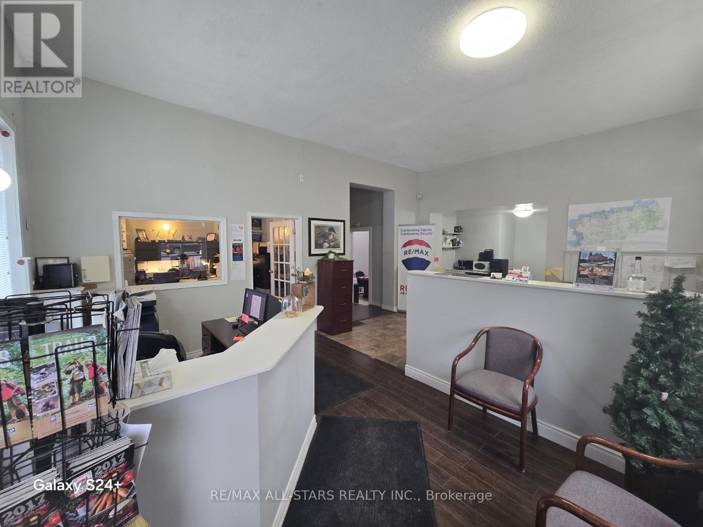 1 Albert Street S Property Photo 2