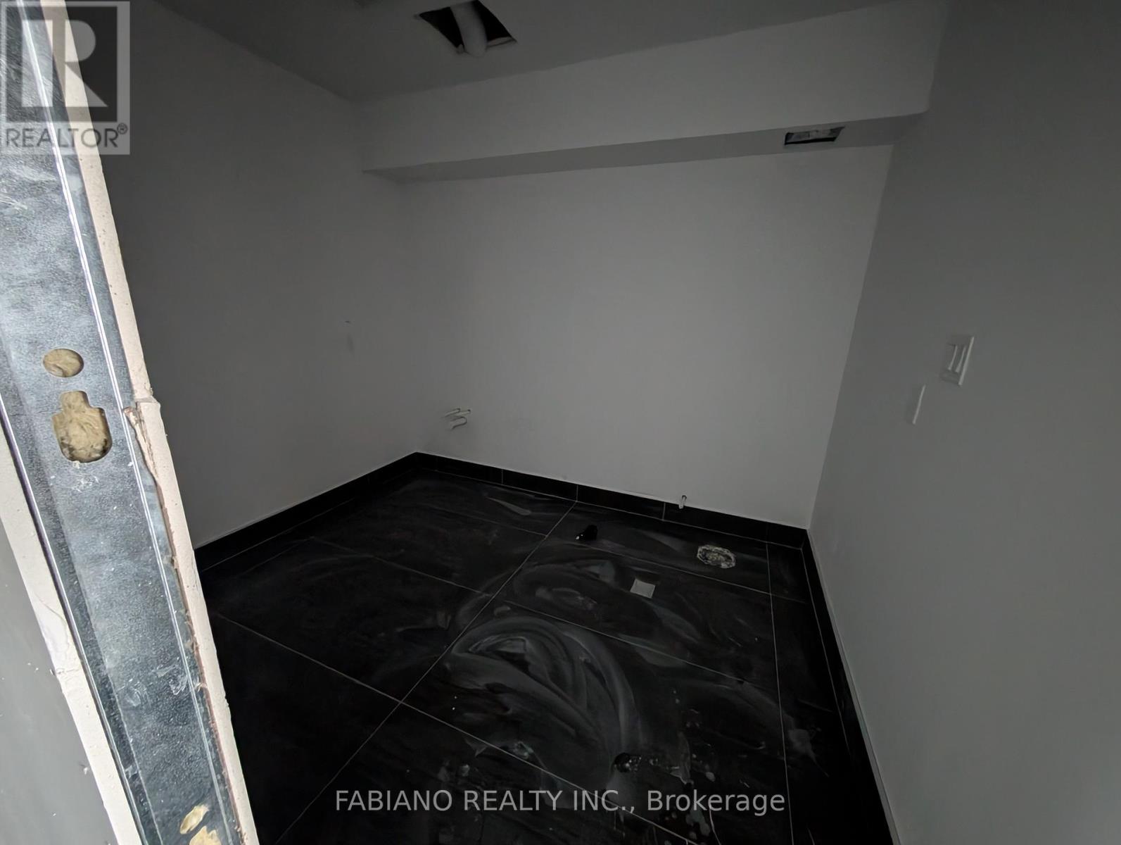 2 - 13130 Yonge Street Property Photo 8