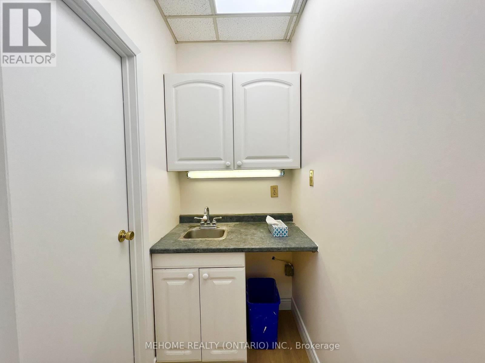 12 - 7170 Warden Avenue Property Photo 5