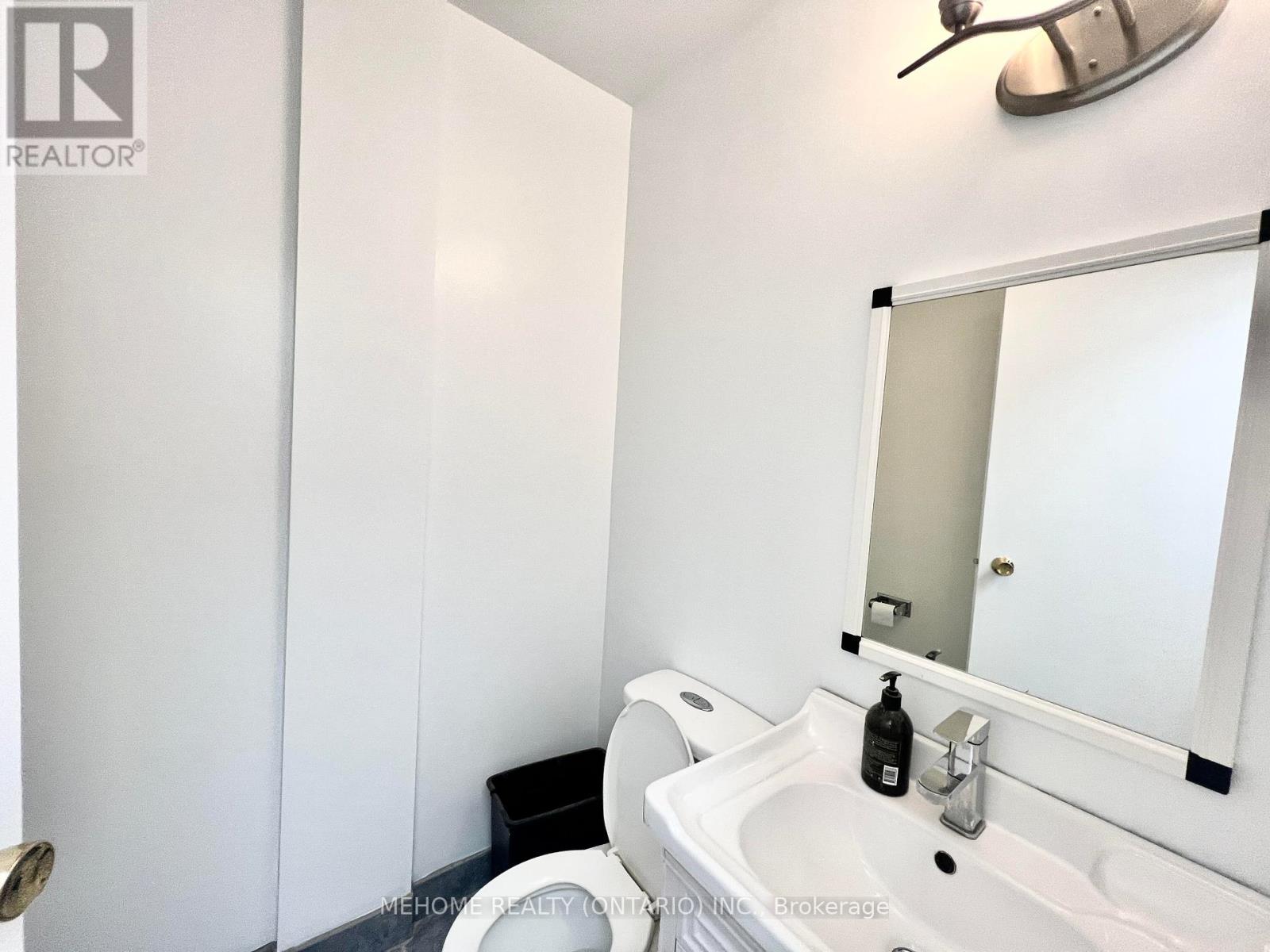 12 - 7170 Warden Avenue Property Photo 6