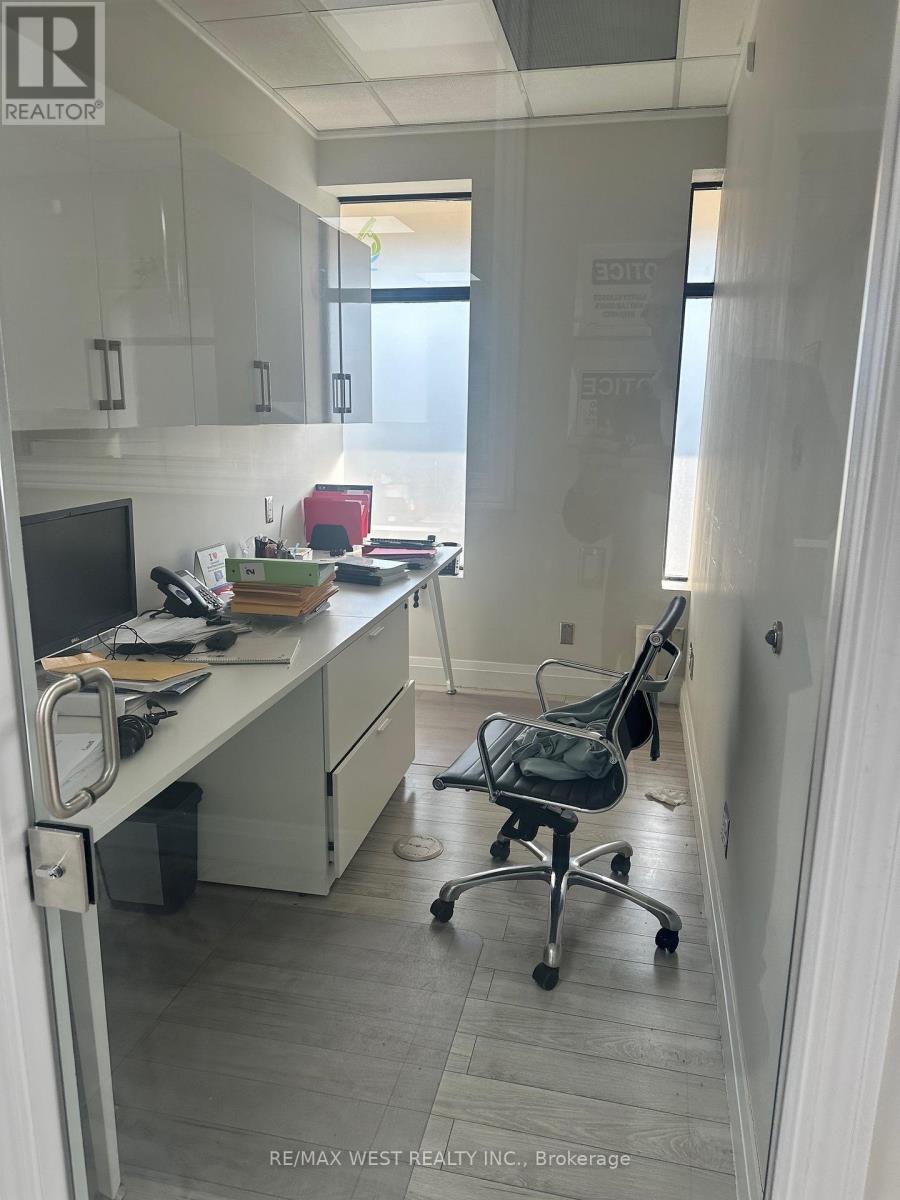 30 Pennsylvania Ave Property Photo 4