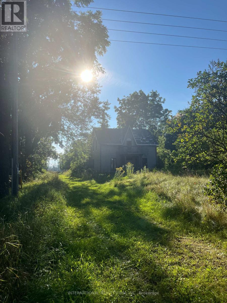 5944 10th Line Property Photo 8