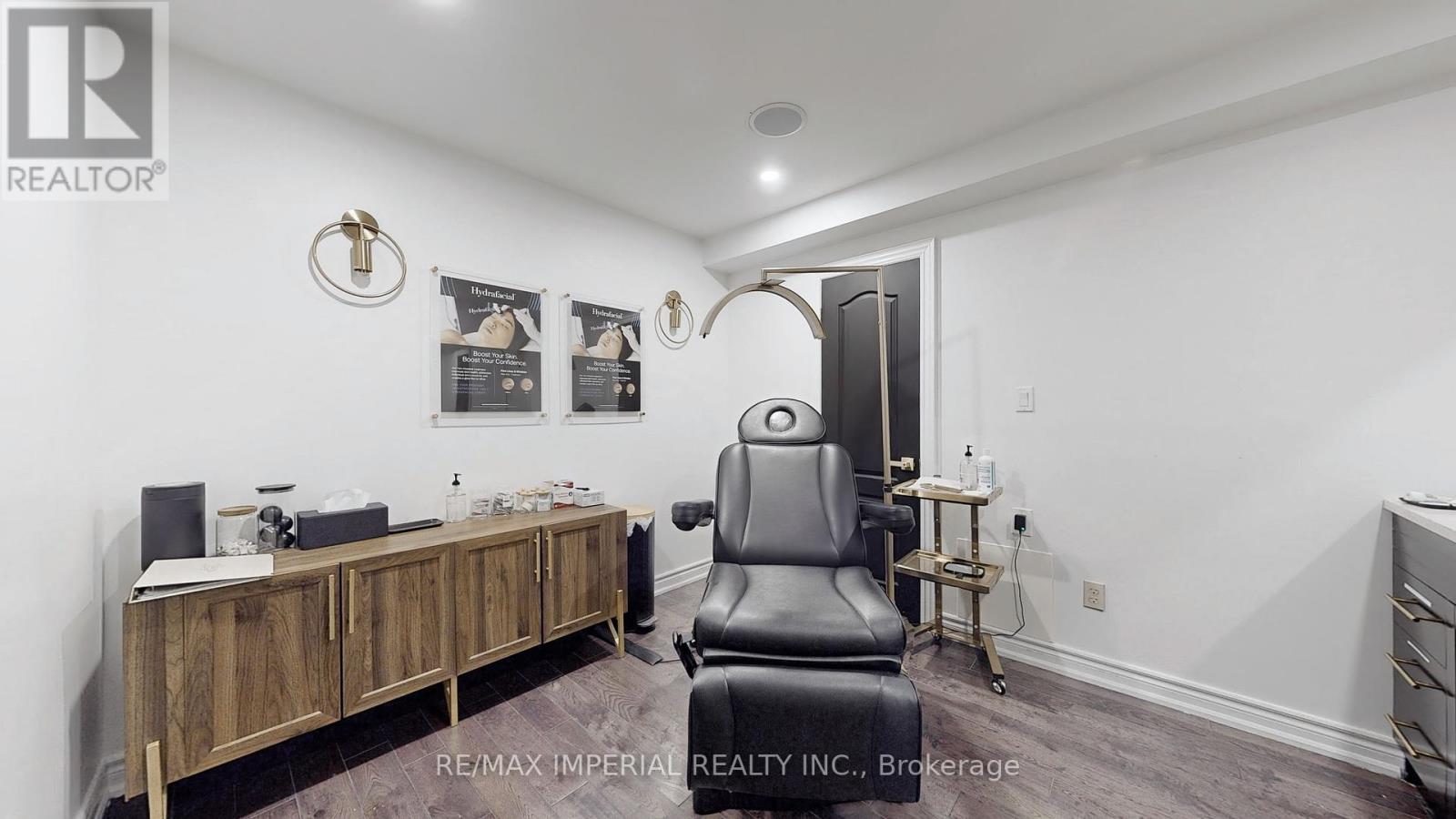 Room1&2 - 156 Main (unionville) Street Property Photo 1