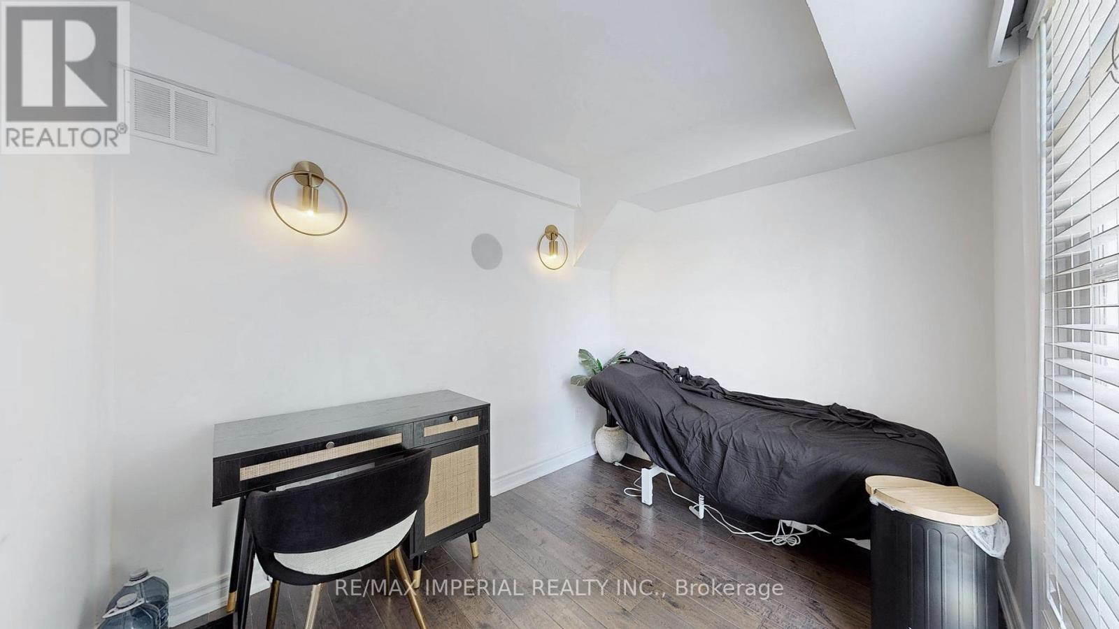 Room1&2 - 156 Main (unionville) Street Property Photo 7