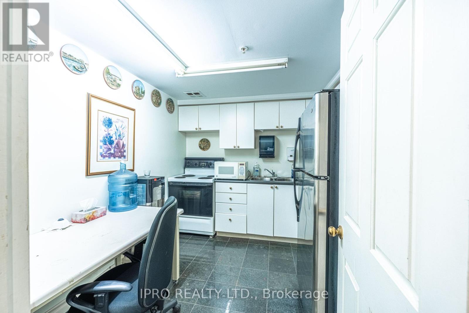 4 - 467 Edgeley Boulevard Property Photo 12