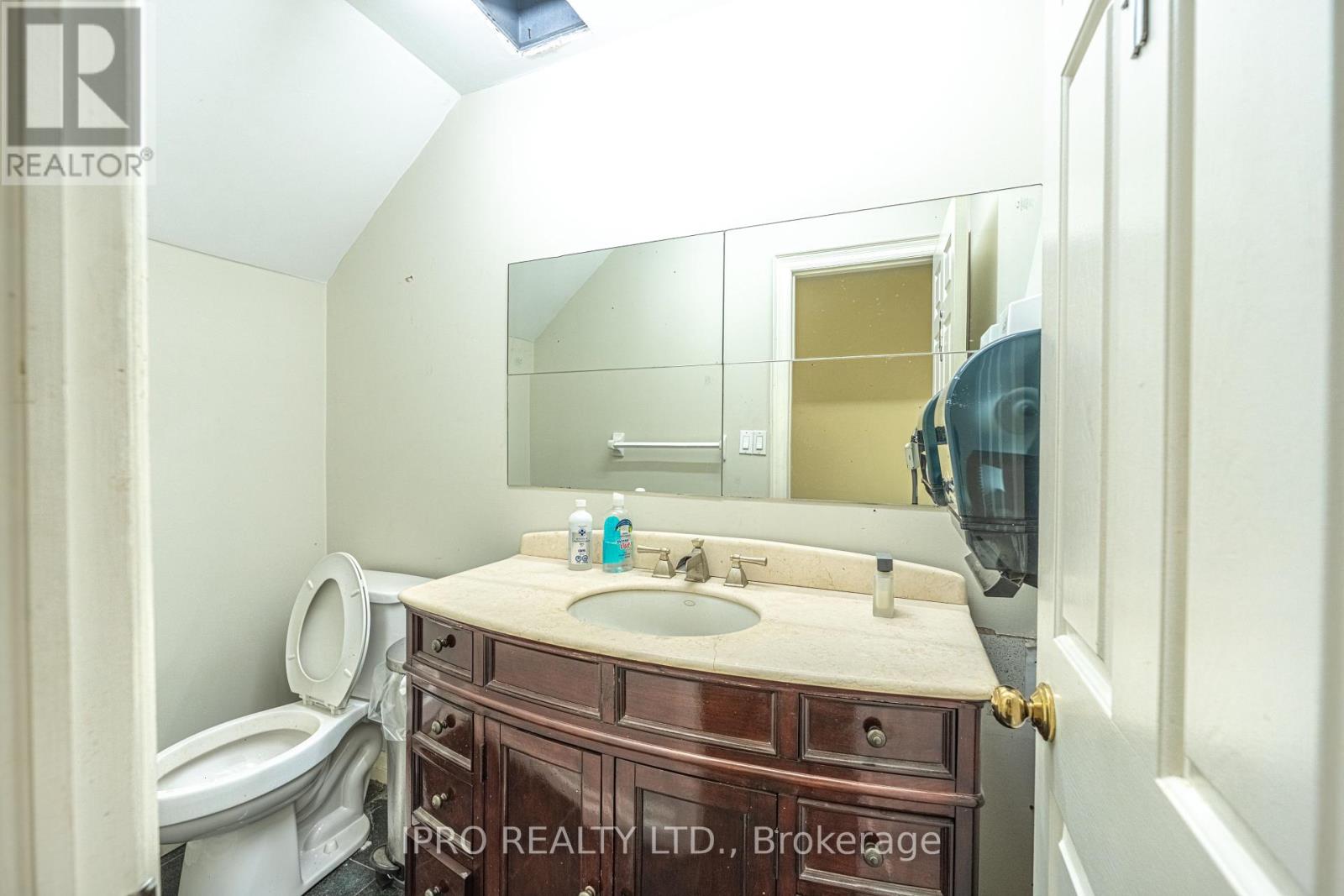 4 - 467 Edgeley Boulevard Property Photo 13