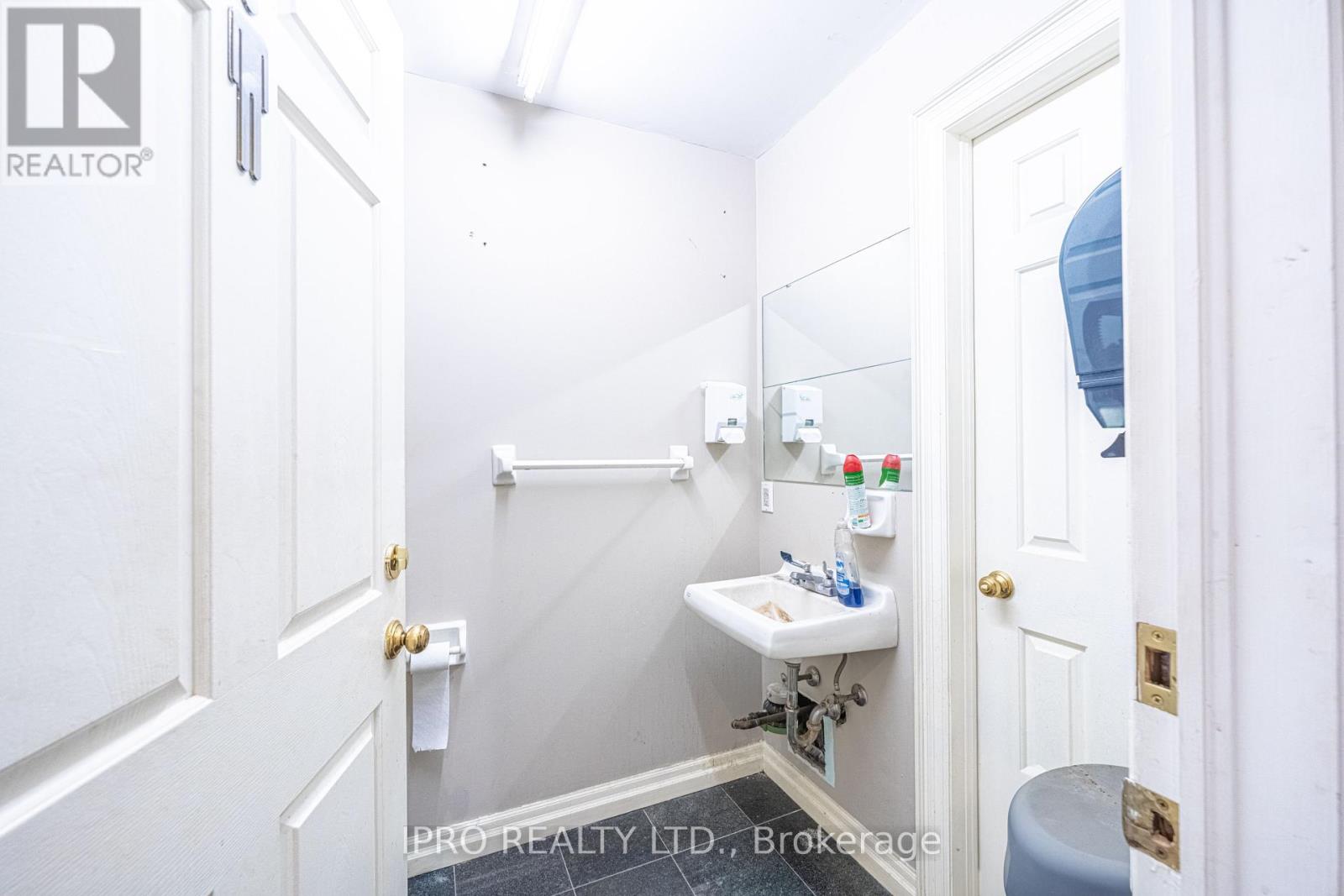 4 - 467 Edgeley Boulevard Property Photo 15
